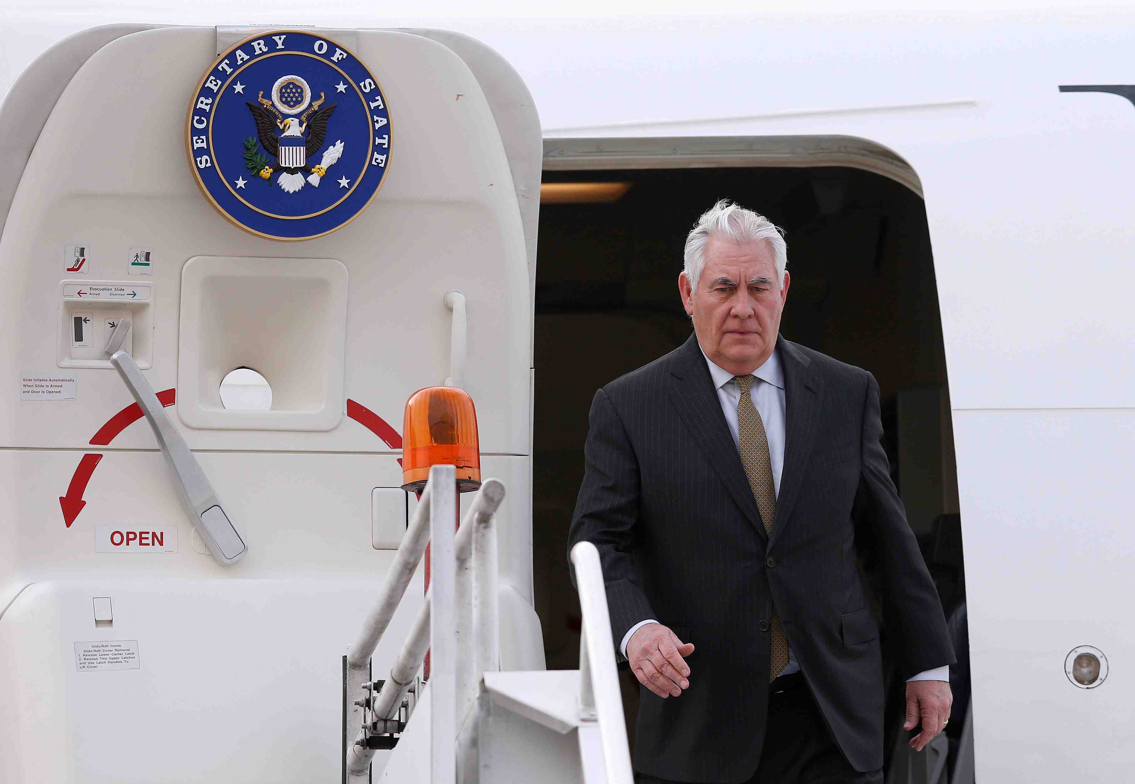 Tillerson evoque une intervention de l'armee pour evincer maduro