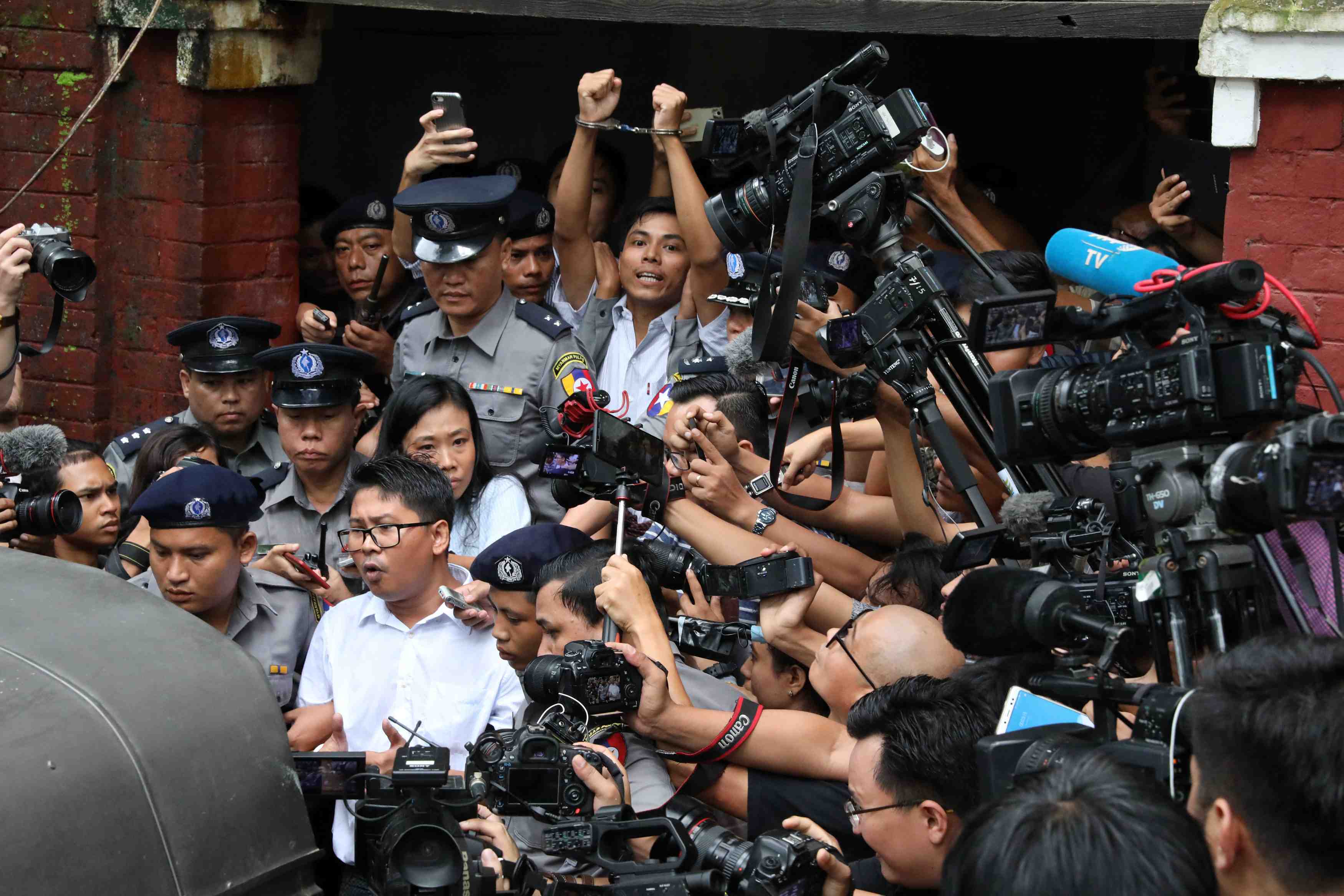 Suu kyi: l'emprisonnement des journalistes pas lies a la liberte d'expression