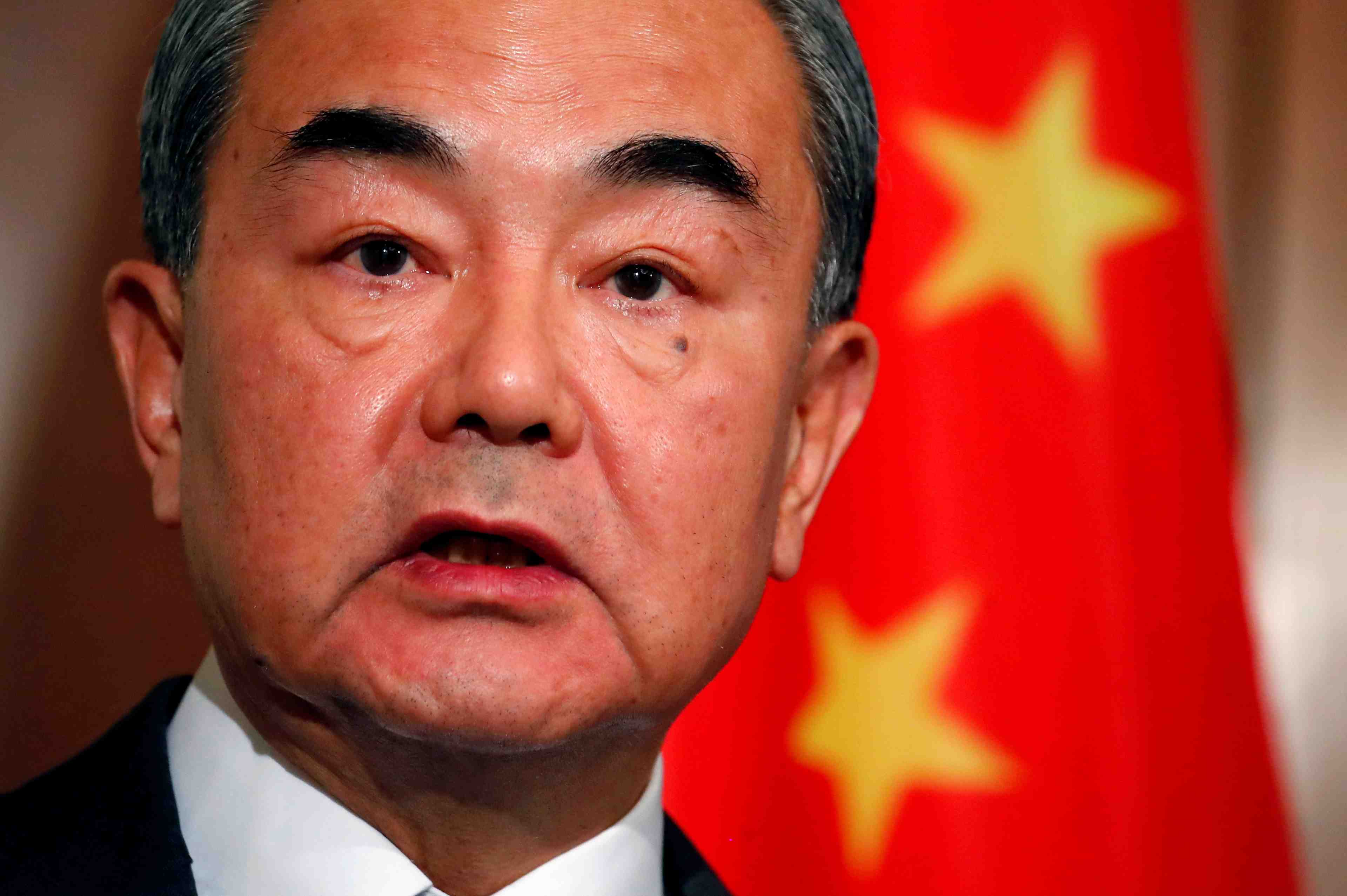 Le chef de la diplomatie chinoise appelle a une "energie positive" avec les usa