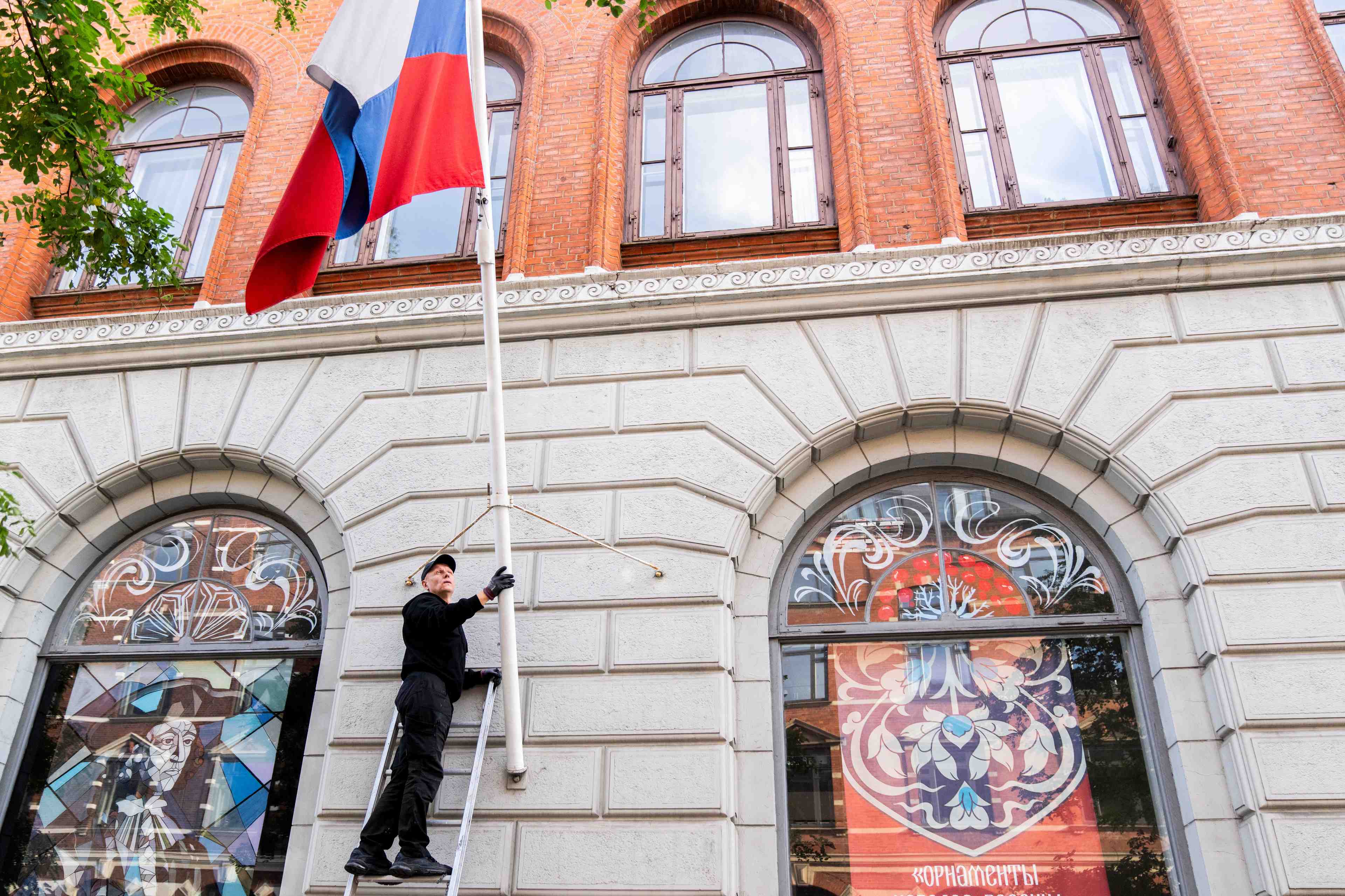 Le drapeau russe est retire de la ruslands hus (maison de la russie) a copenhague