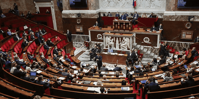 L'article 50-1 de la Constitution stipule que : « Devant l'une ou l'autre des assemblées, le Gouvernement peut (…) faire, sur un sujet déterminé, une déclaration qui donne lieu à débat et peut, s'il le décide, faire l'objet d'un vote sans engager sa responsabilité ».