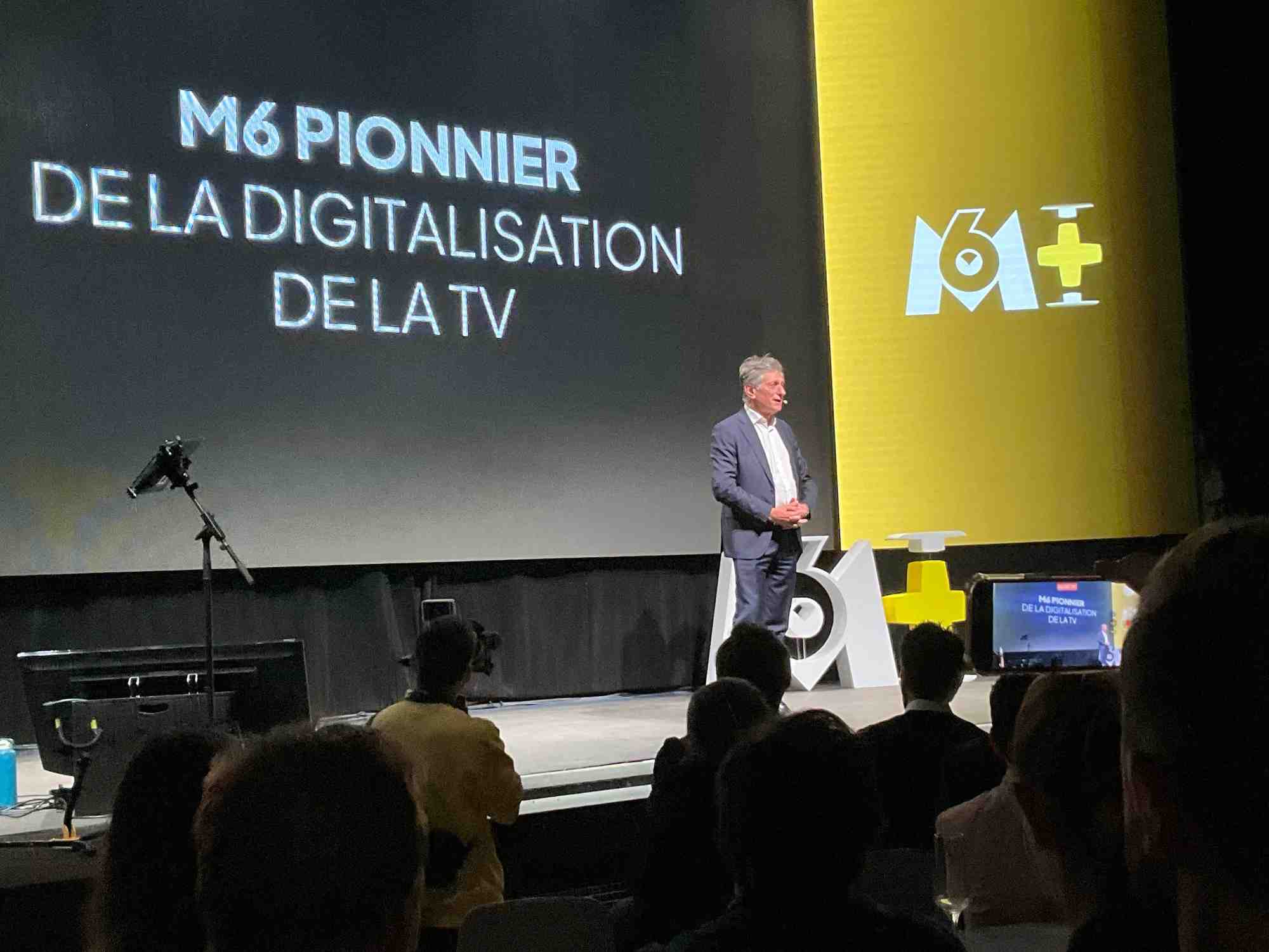 Avant de terminer une course de fond de 37 ans à la tête du groupe M6, Nicolas de Tavernost a introduit la présentation de la nouvelle plateforme M6+ en rappelant que son groupe avait fait la course en tête dès 2008 avec M6 Replay.