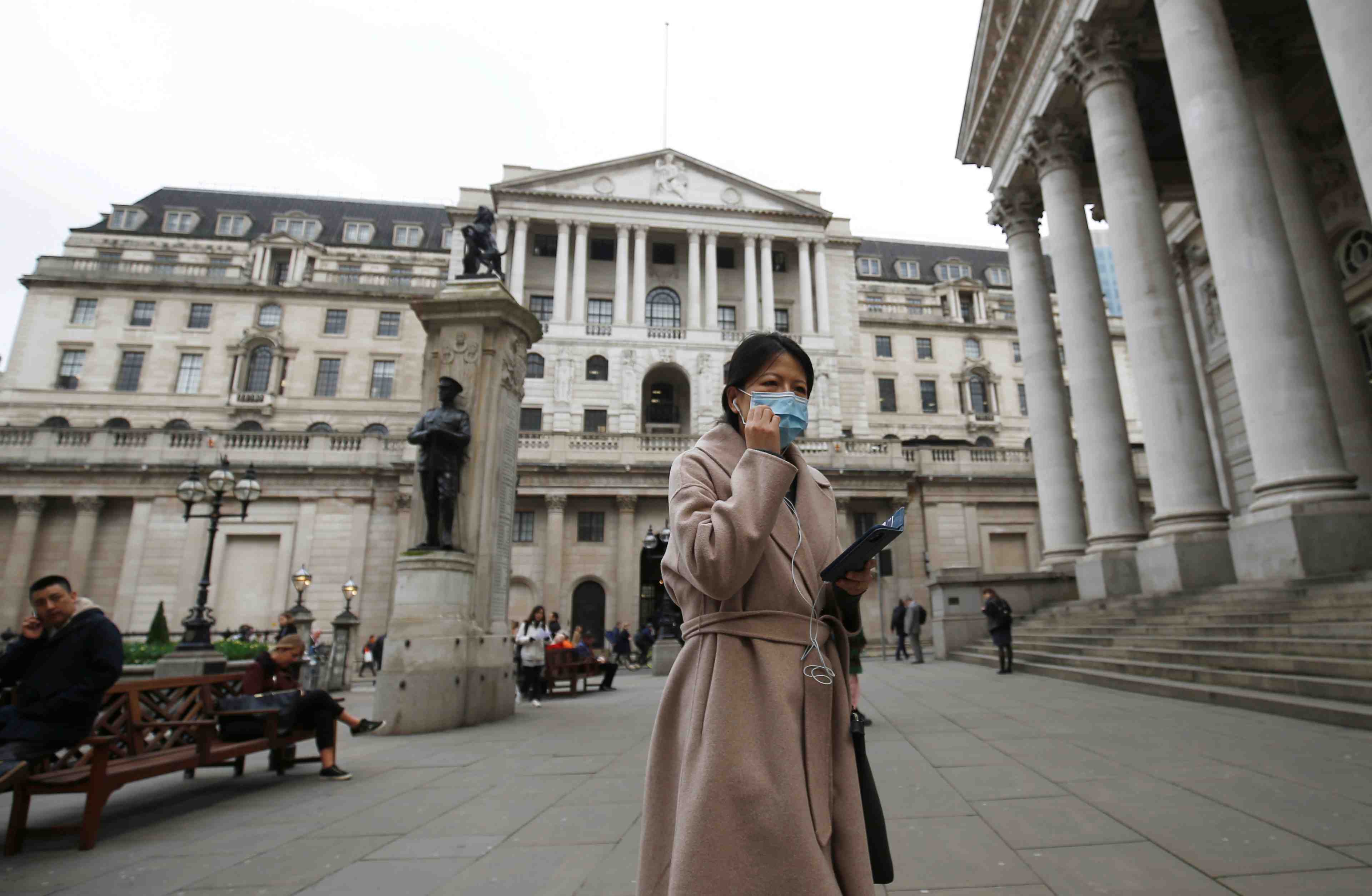 La banque d'angleterre choisit le statu quo malgre la chute du pib
