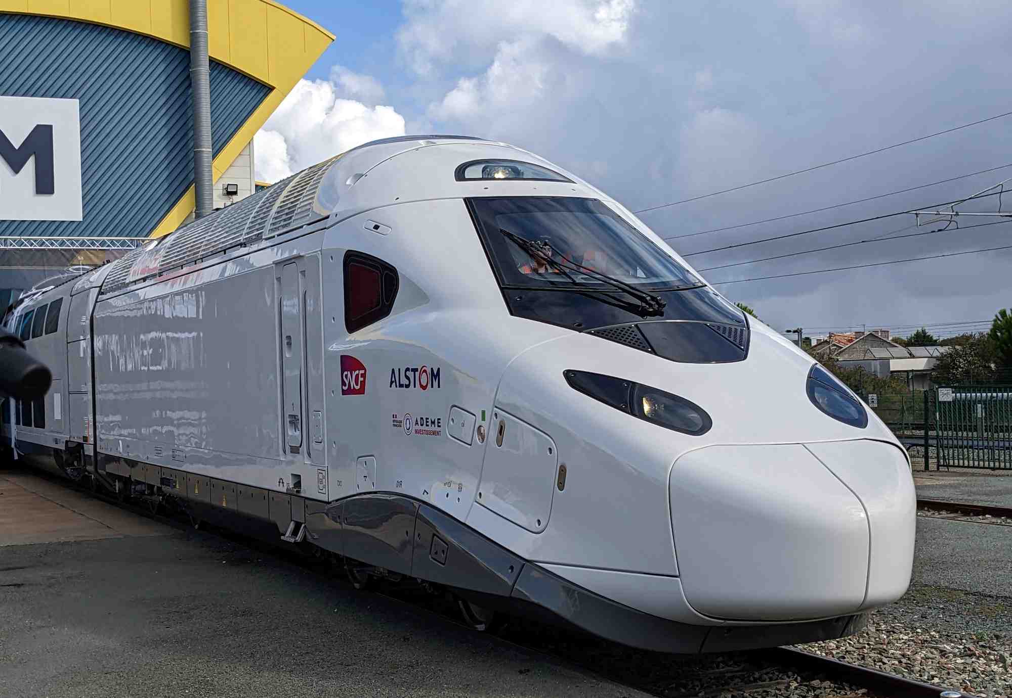 Proxima est entrée en négociation exclusive pour acheter 12 trains, des Avelia Horizon, soit le modèle du TGV M que la SNCF doit mettre en service au second semestre 2025.  (Photo d'illustration d'un train SNCF)