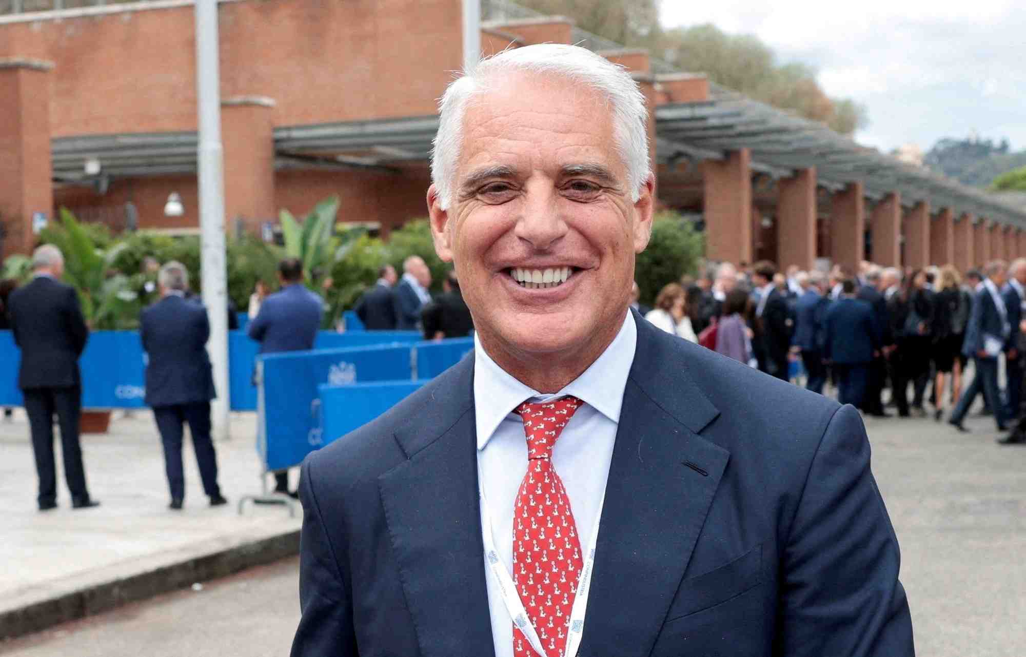 Le PDG d'UniCredit, Andrea Orcel, se donne entre trois et cinq trimestres avant de prendre une décision sur Commerzbank.