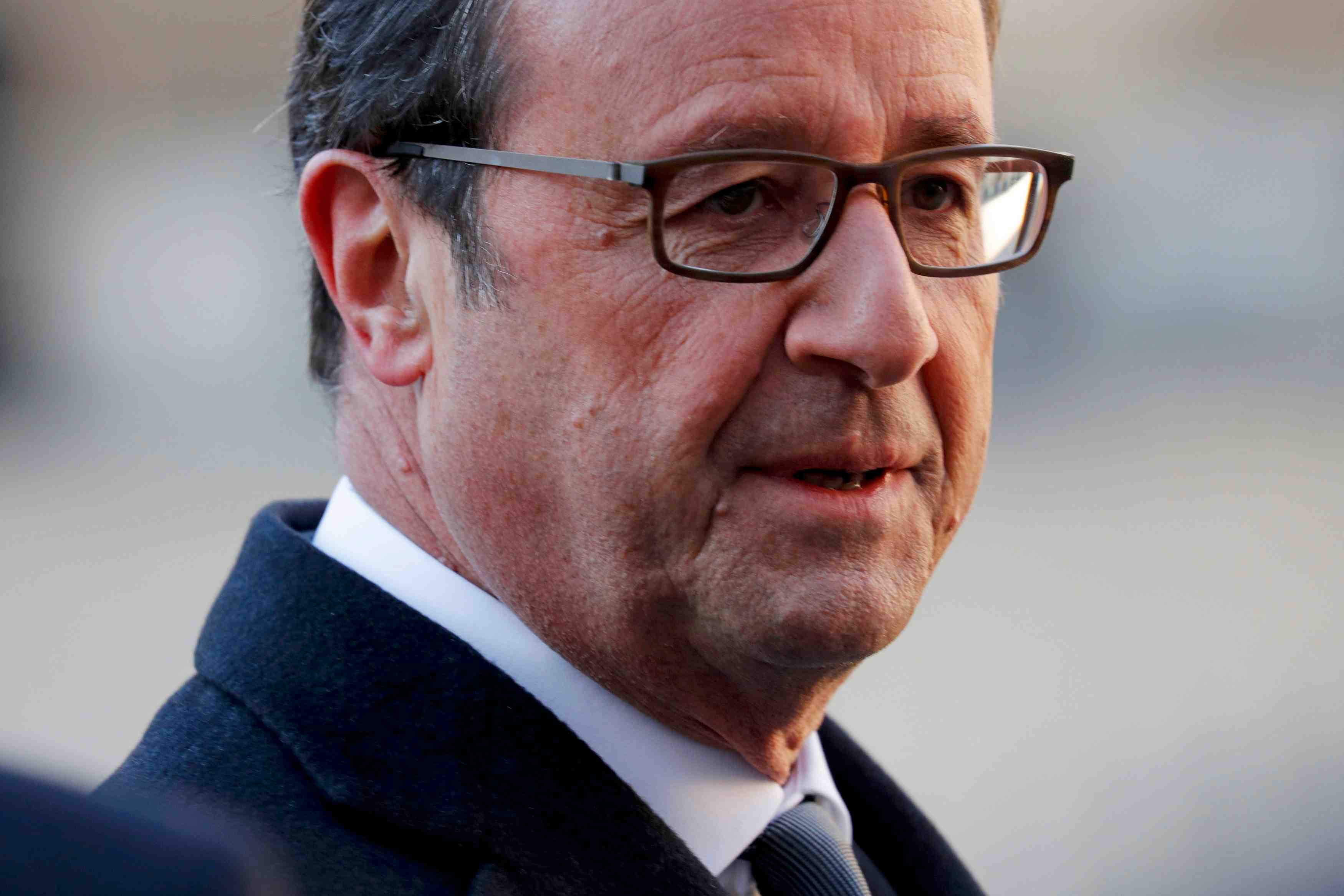 La candidature de hollande toujours en attente