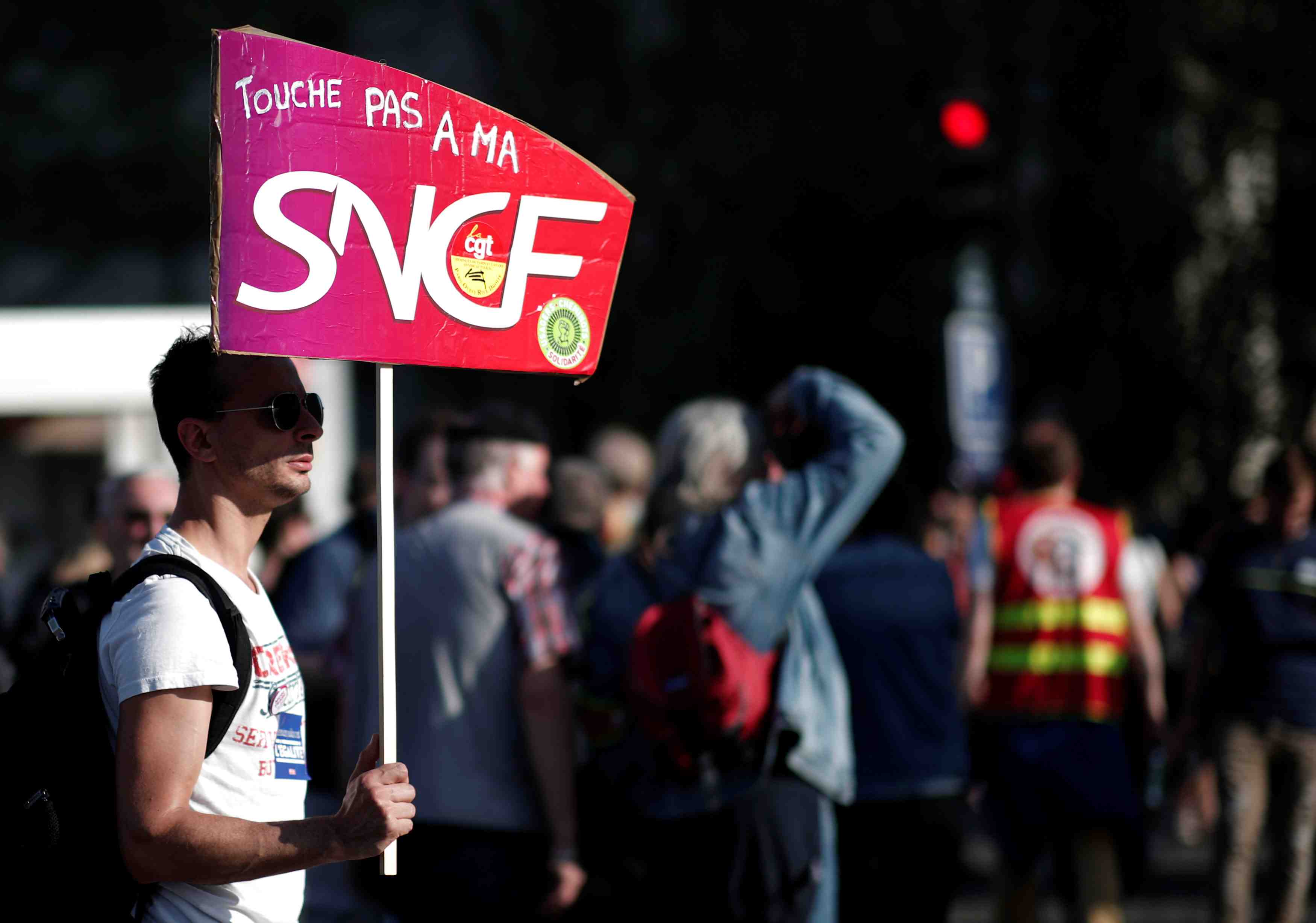 Une majorite de francais toujours opposee a la greve sncf