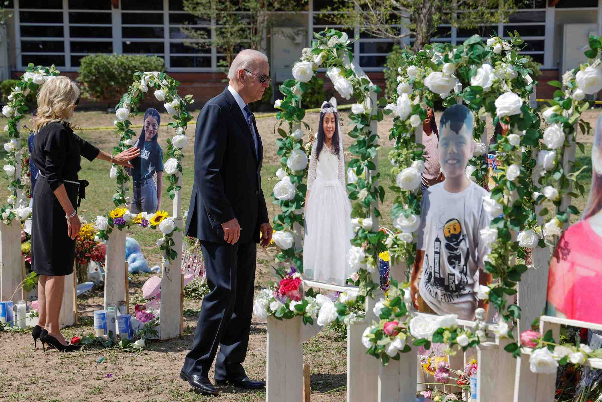 Etats-unis: biden a la rencontre des familles des victimes de la fusillade d'uvalde