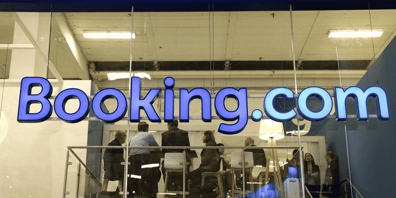 Booking dispose désormais d'un délai de six mois pour se mettre en conformité avec toutes les dispositions légales.