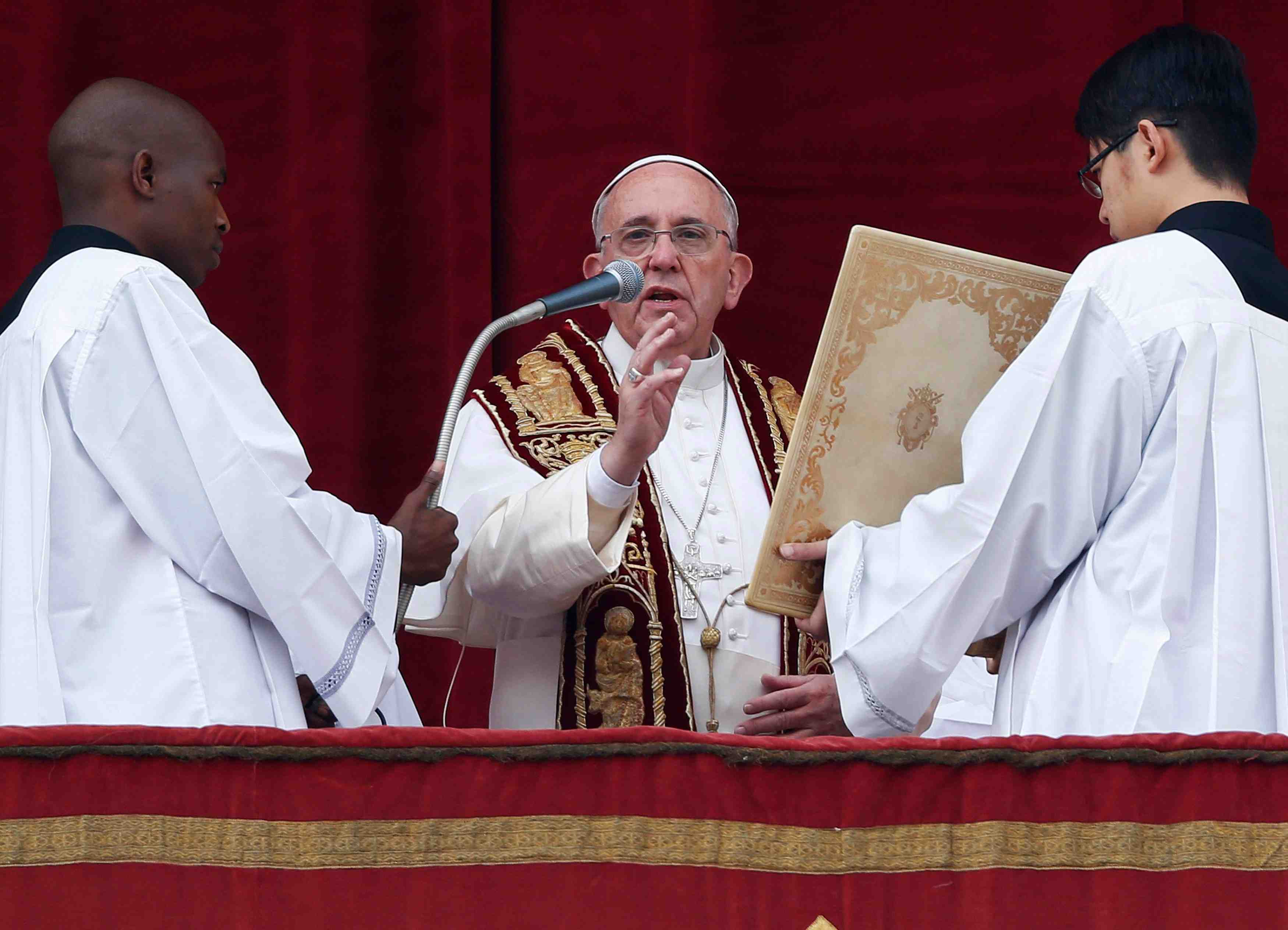 Le pape adresse son message urbi et orbi