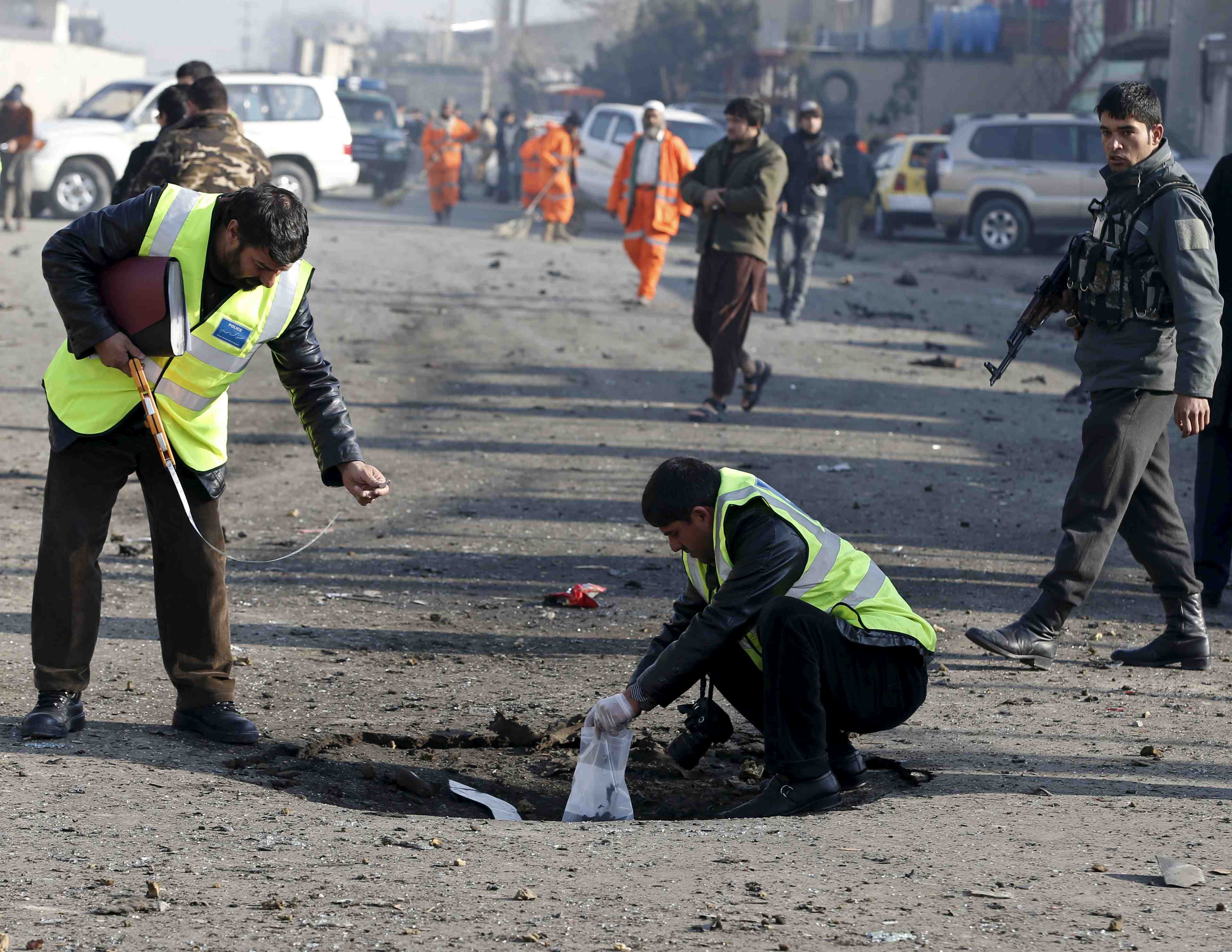 Au moins un mort et 13 blesses dans un attentat a kaboul