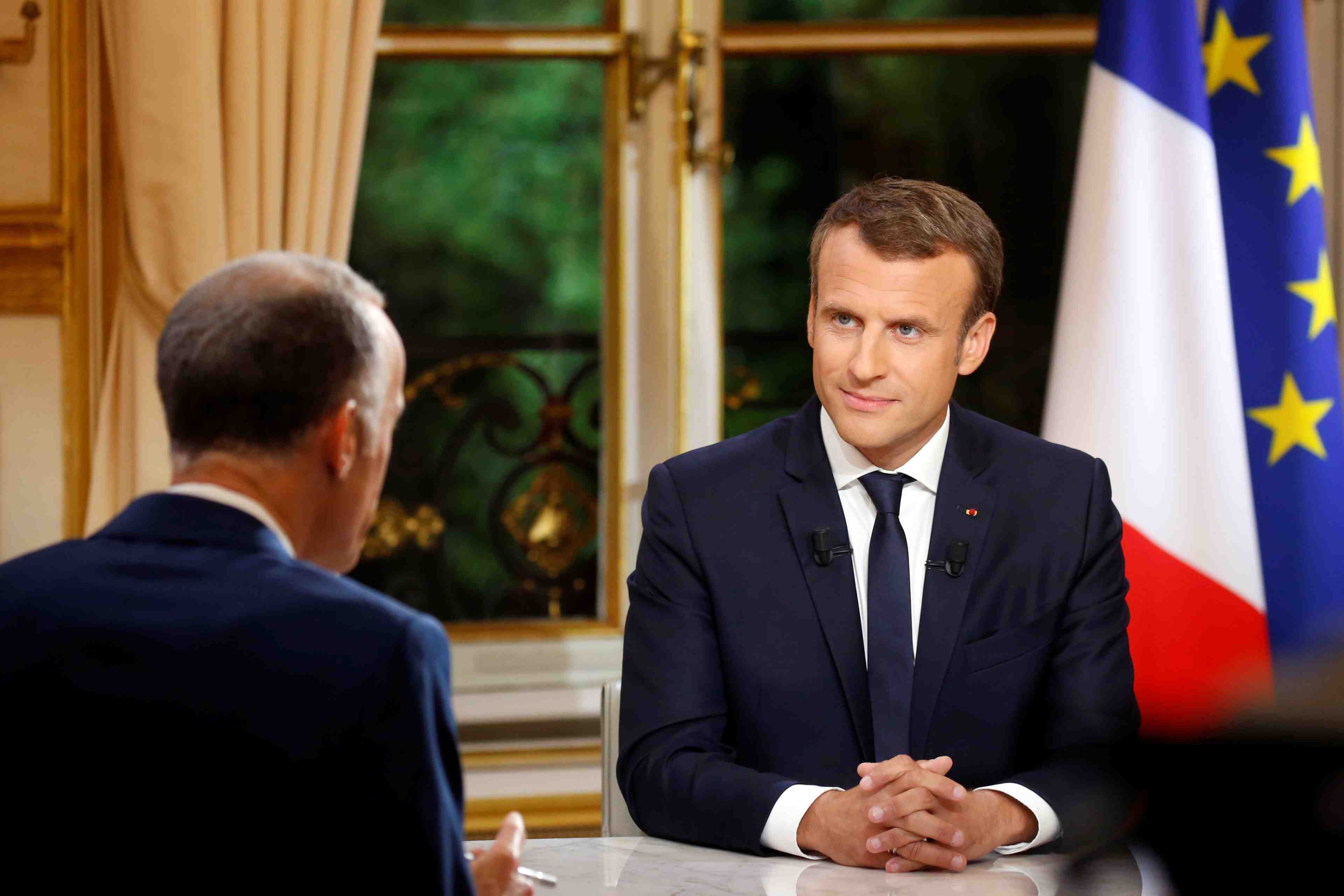 Macron defend ses cinq premiers mois de quinquennat