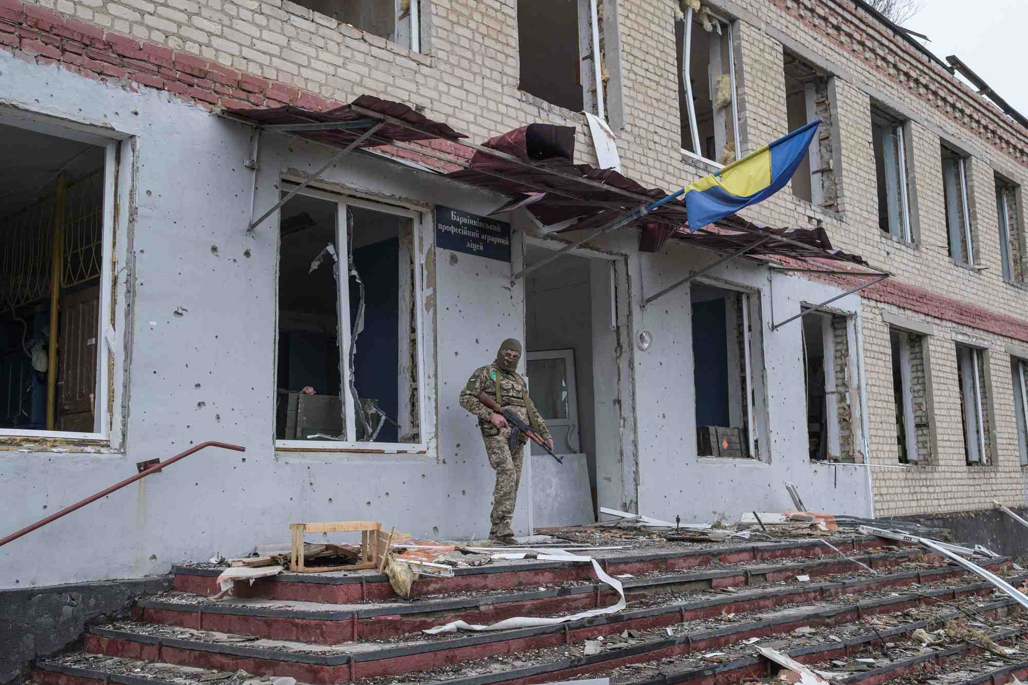 La russie commet un genocide en ukraine, dit joe biden