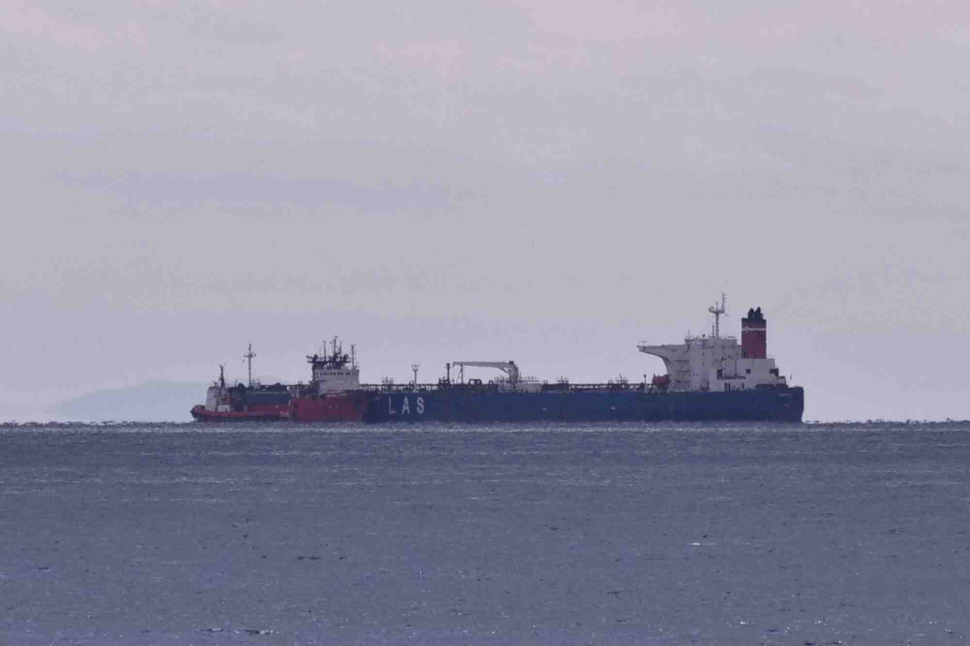 Paris demande la liberation des equipages des deux petroliers grecs saisis par l'iran