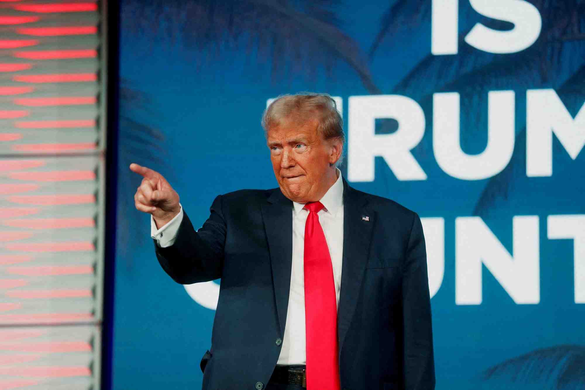 L'ancien president des etats-unis donald trump