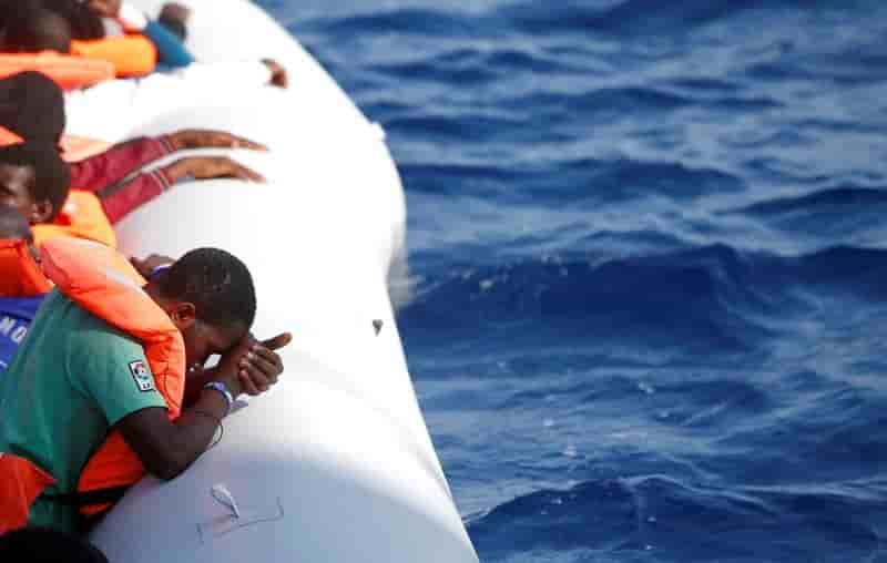 Huit migrants meurent en mediterranee, 375 secourus