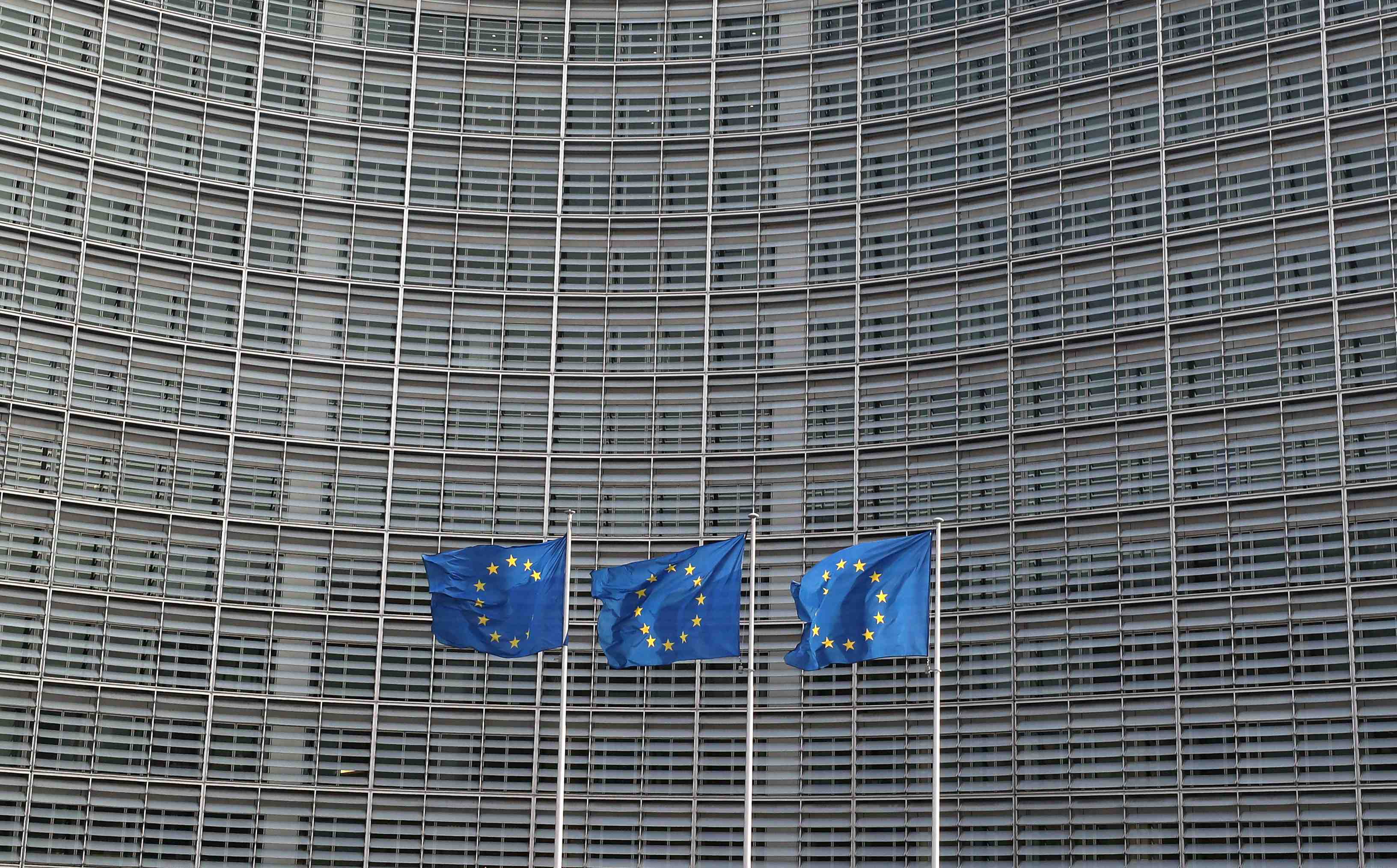 L'ue repliquerait a des tarifs us sur l'automobile, dit weyand