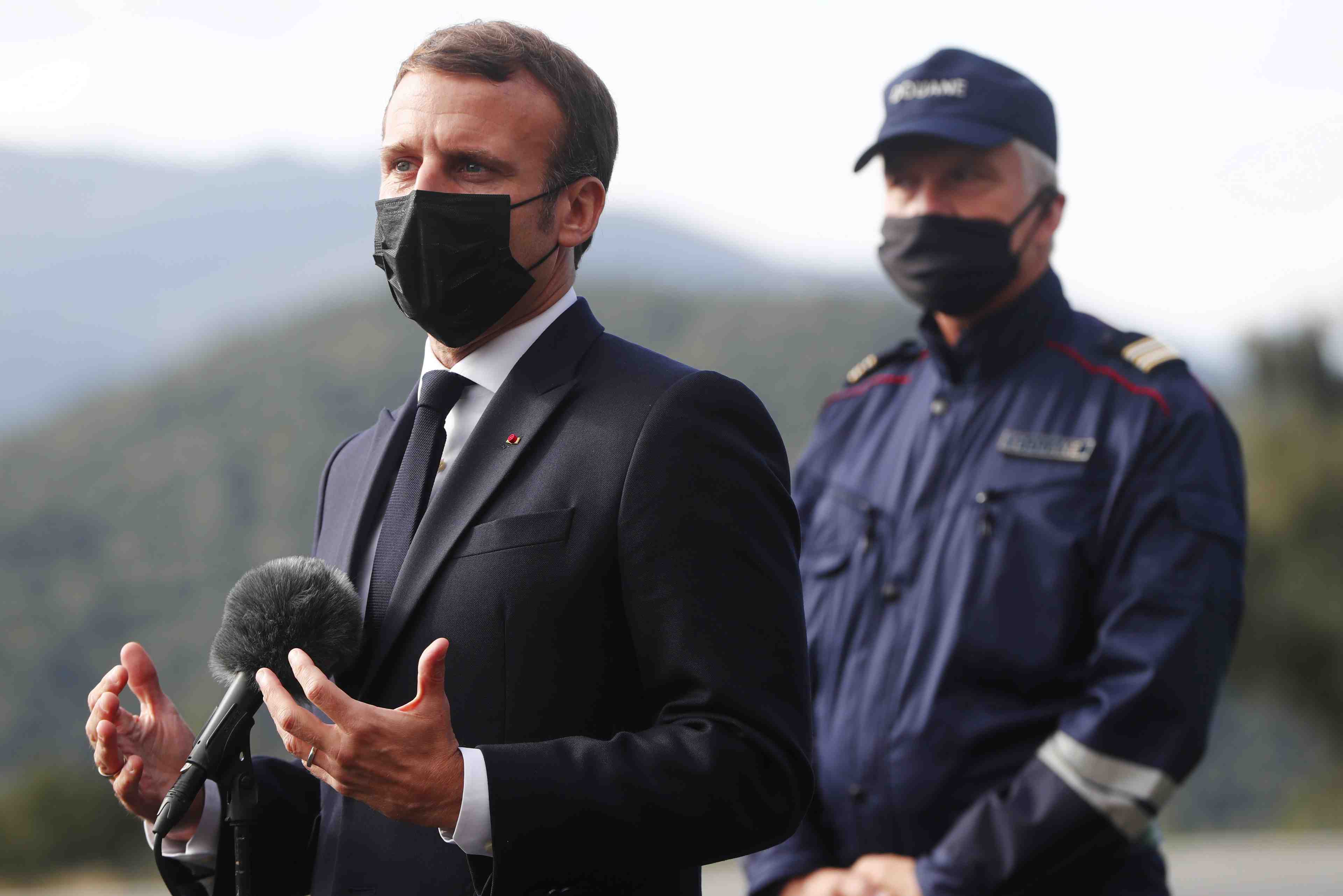 Macron annonce le doublement des effectifs aux frontieres