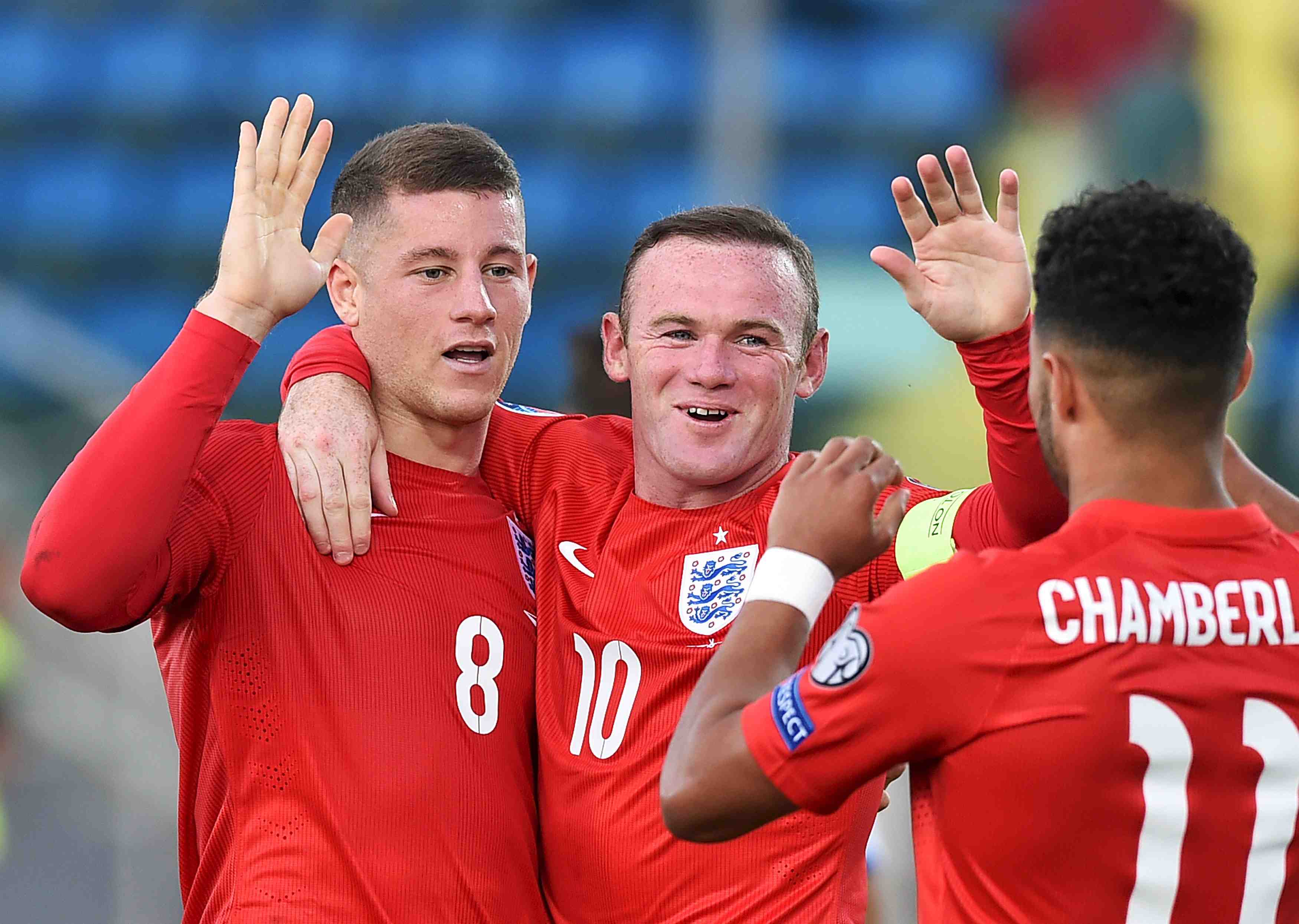 L'angleterre premiere qualifiee, la suede battue en russie