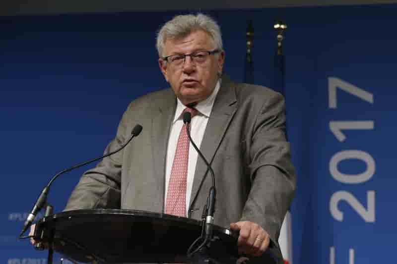 France: pas de repit dans la polemique sur la taxe sur les dividendes