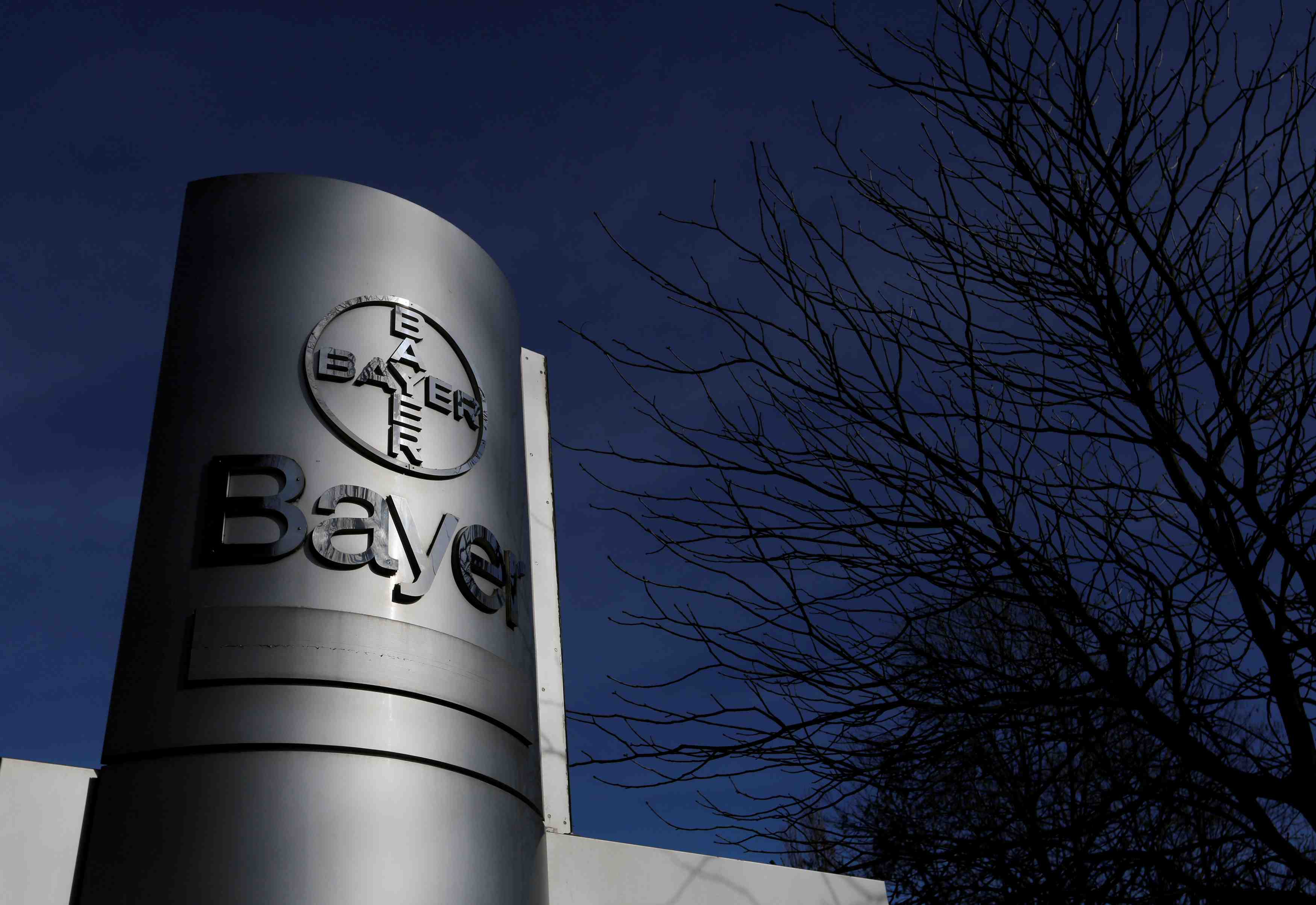 Bayer: benefice inferieur aux attentes, le titre vu en baisse