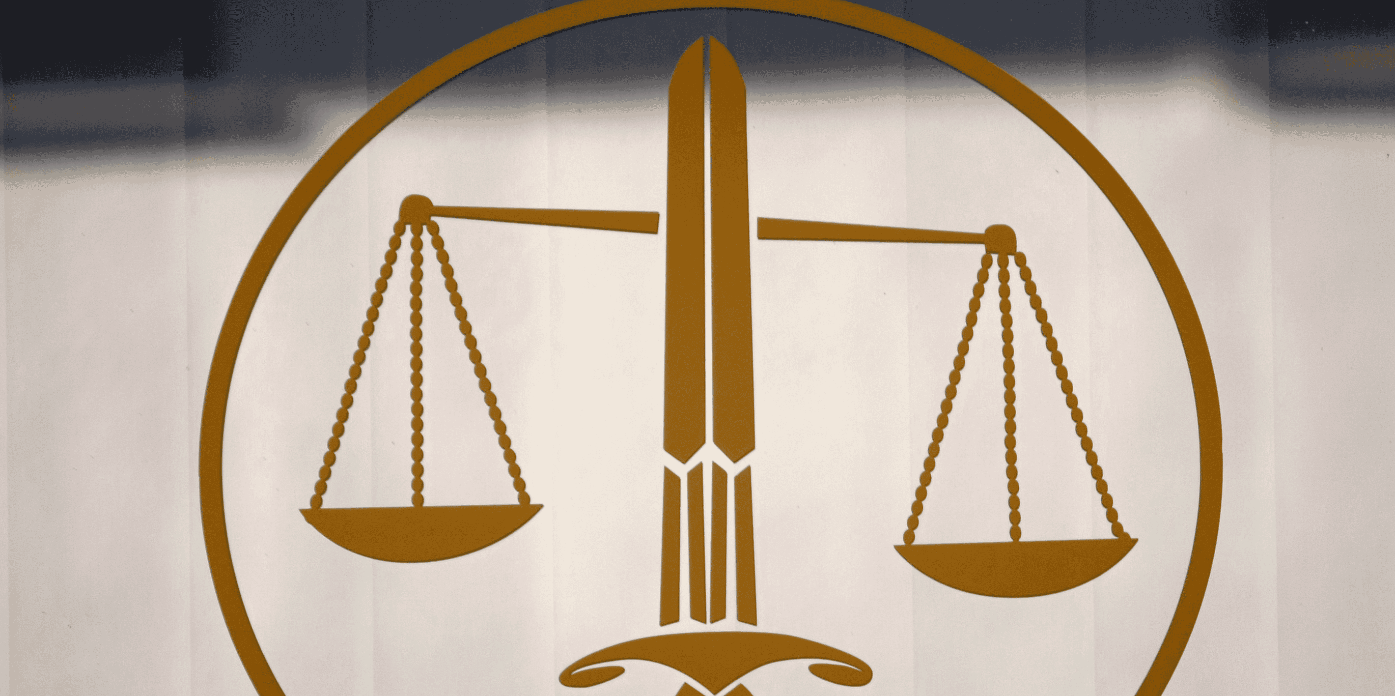 Quatorze prevenus libres, apres une erreur de la justice