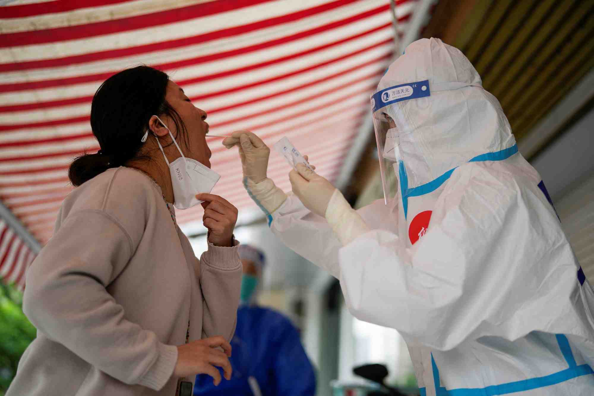 Coronavirus: campagne de depistage a shanghai, pekin suspend des services de taxi