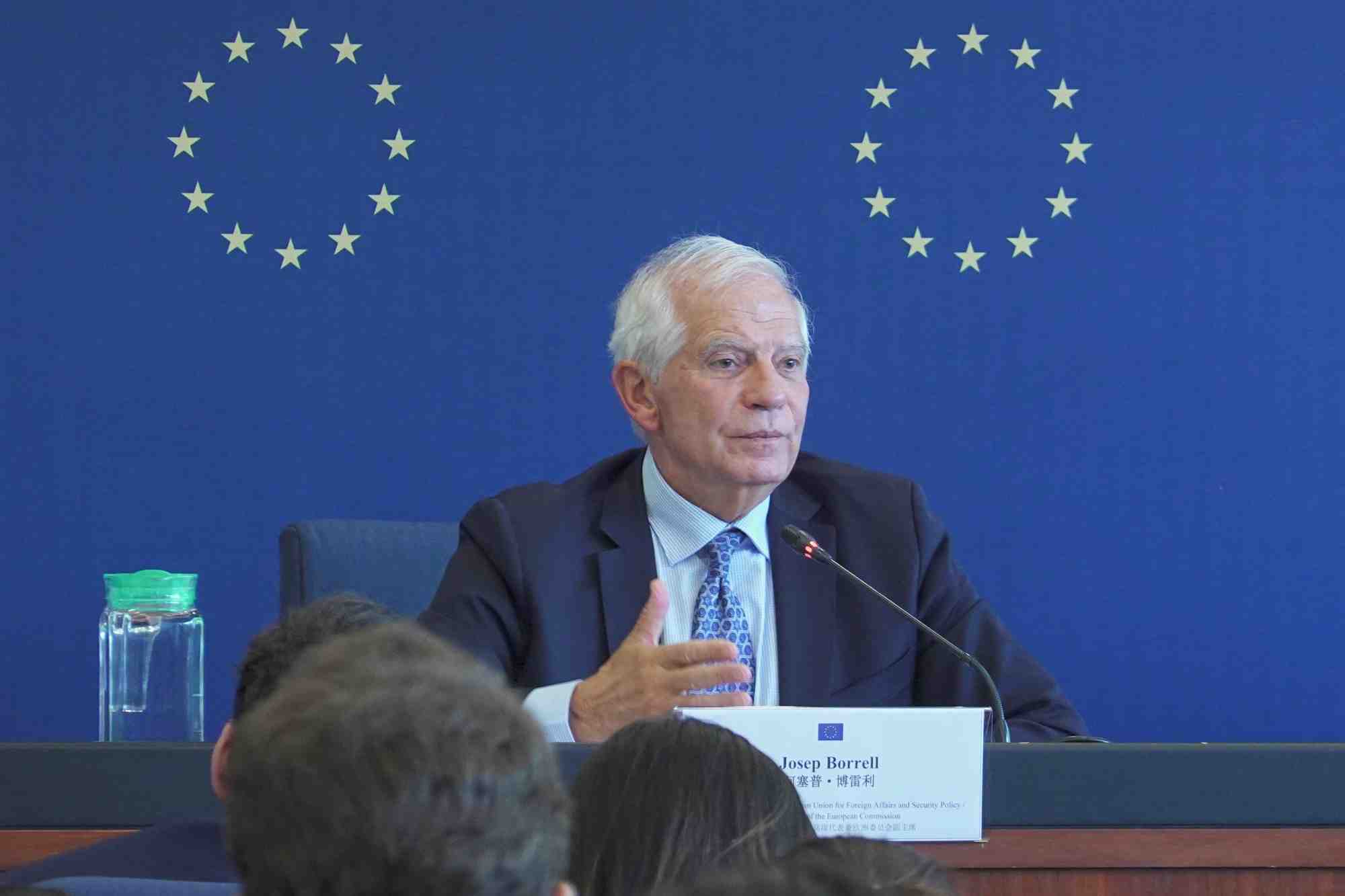 Le haut representant de l'union europeenne pour les affaires etrangeres, josep borrell, participe a une conference de presse a pekin