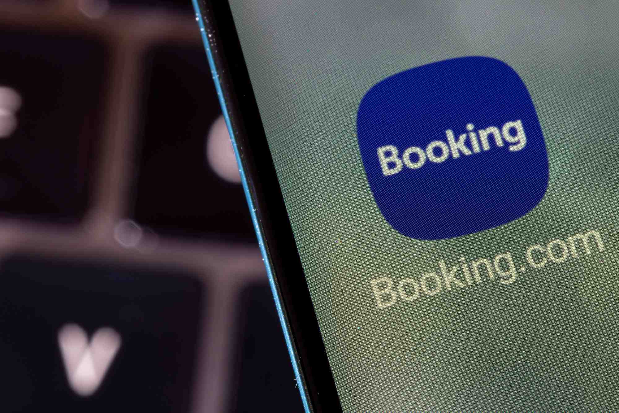 L'application booking.com vue sur un smartphone