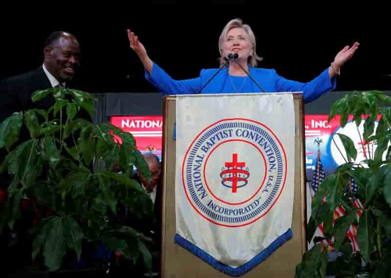 Clinton compte recentrer sa campagne sur elle