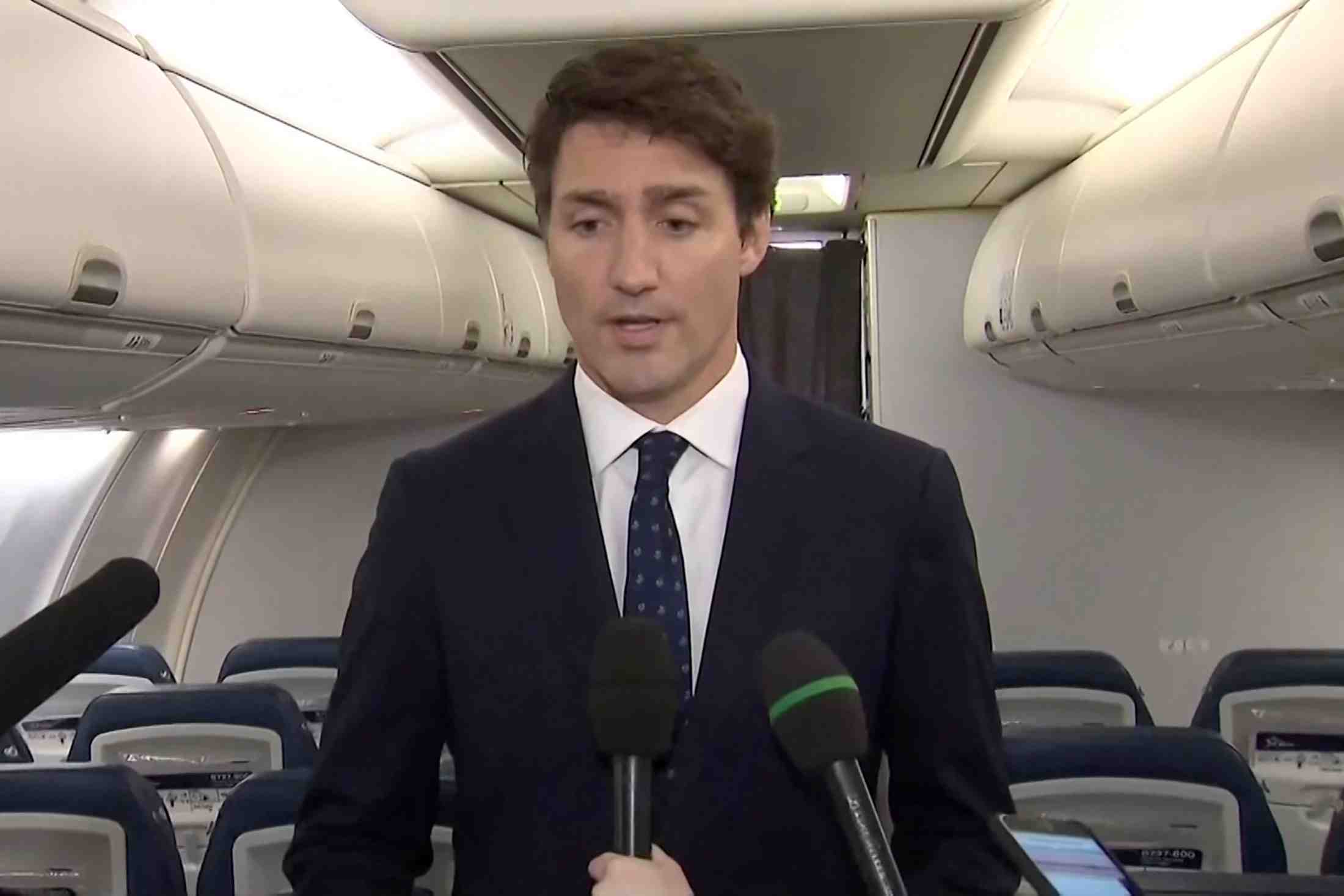 Canada: trudeau s'excuse pour s'etre grime le visage en noir en 2001