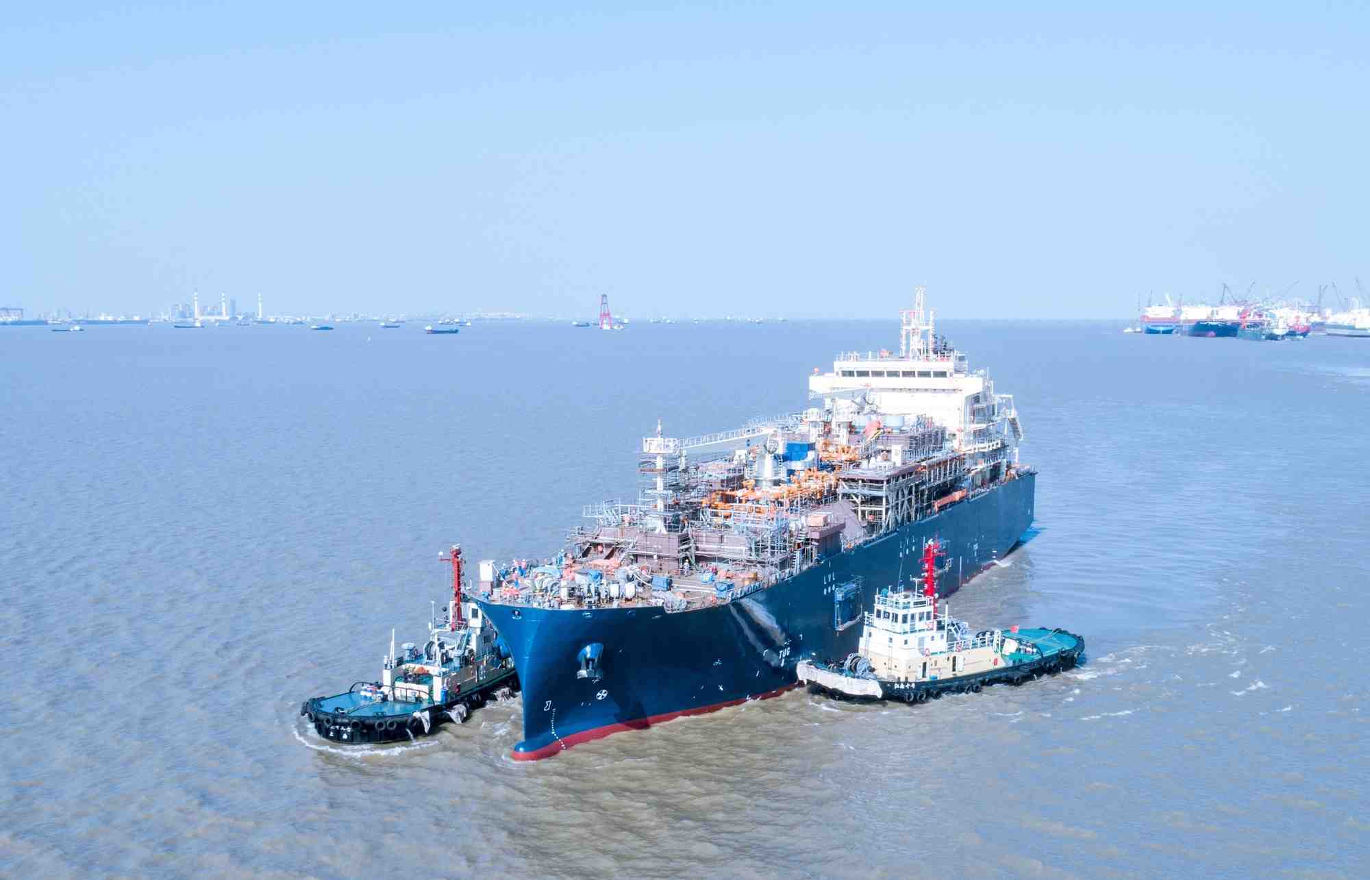 "La transition du fioul lourd vers le GNL dans le transport maritime apparaît "comme la solution compétitive et immédiatement disponible la plus efficace", estime Total