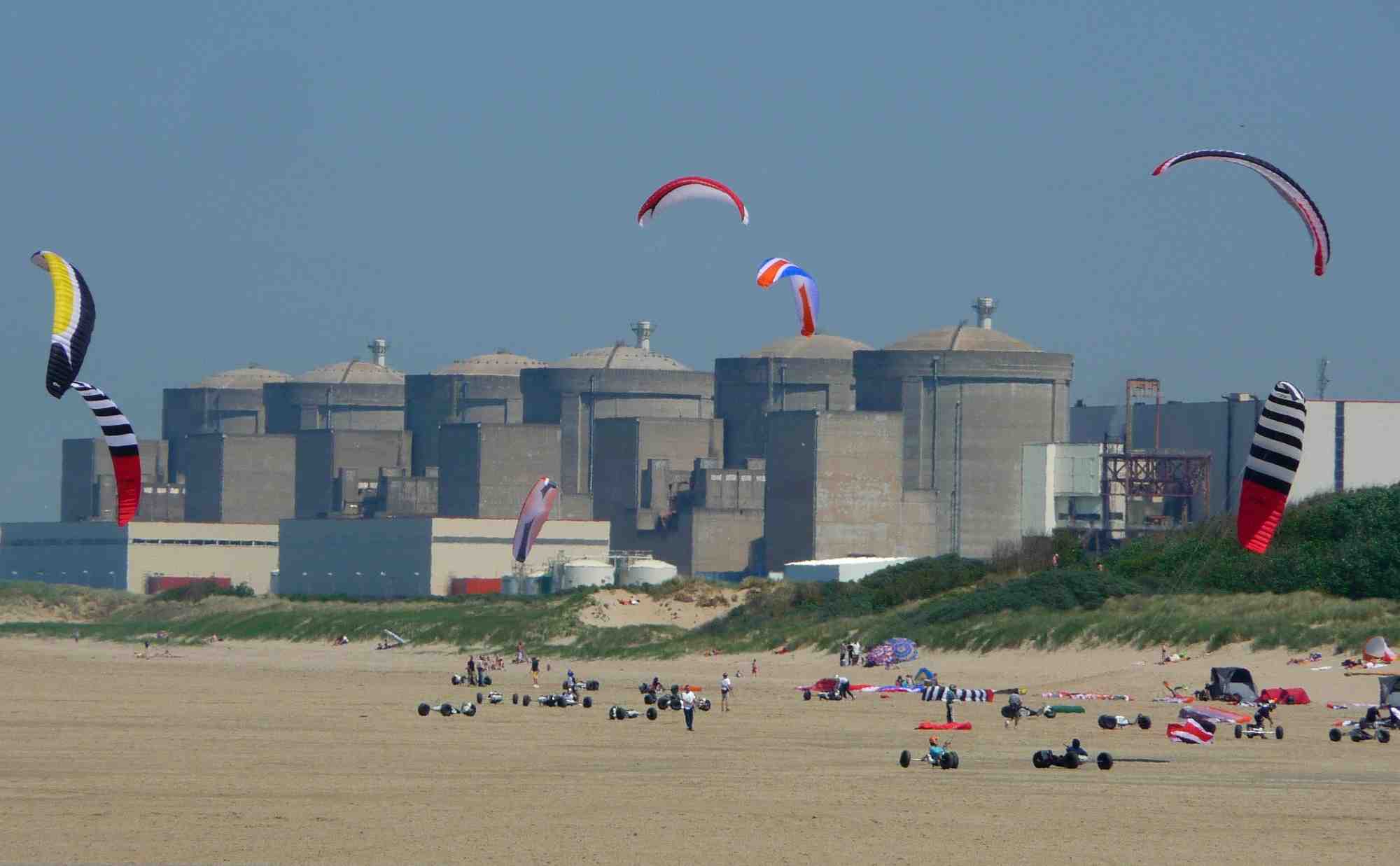 Située au bord de la mer du Nord, Gravelines est la plus grande centrale nucléaire d’Europe occidentale.