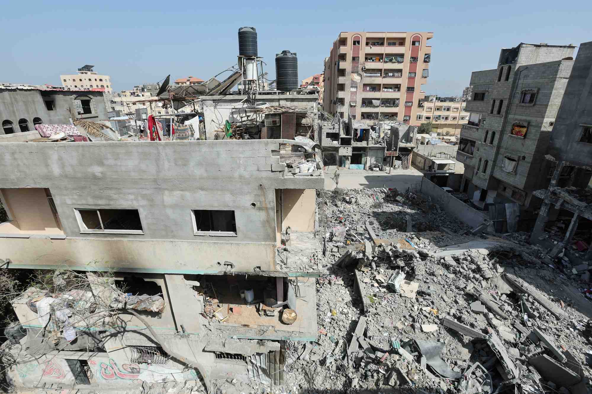 Consequences des frappes israeliennes sur la zone ou les otages israeliens ont ete secourus, dans le camp de refugies de nuseirat.
