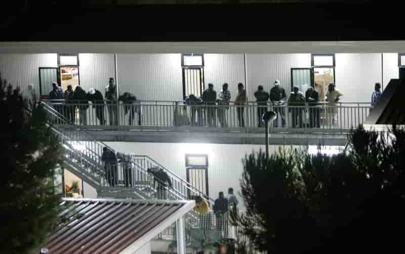 L'Italie évacue le centre de détention surpeuplé de Lampedusa
