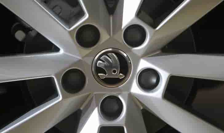 Les syndicats de skoda acceptent une hausse des salaires de 12%