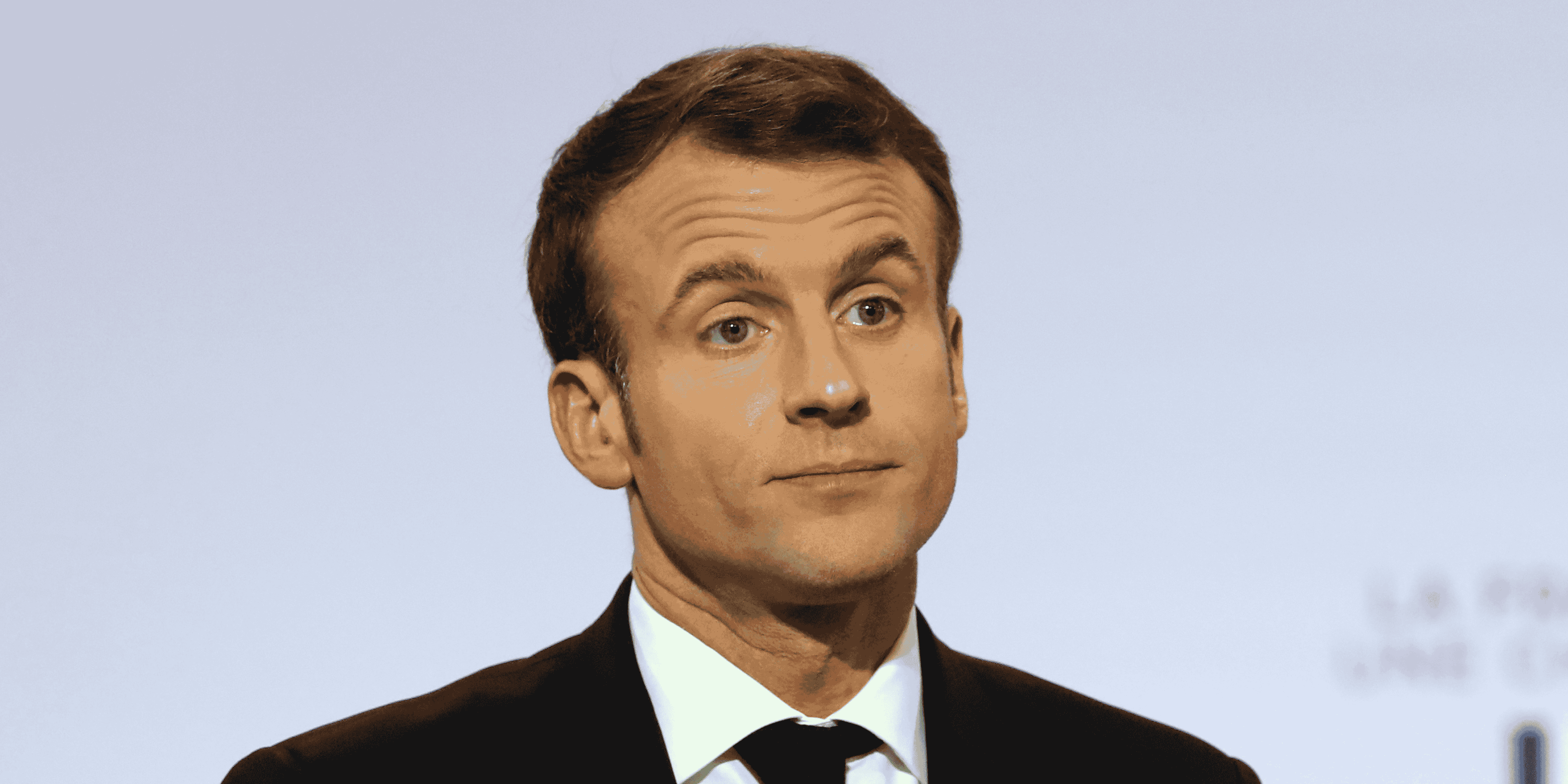 Macron promet aux maires une "nouvelle methode"