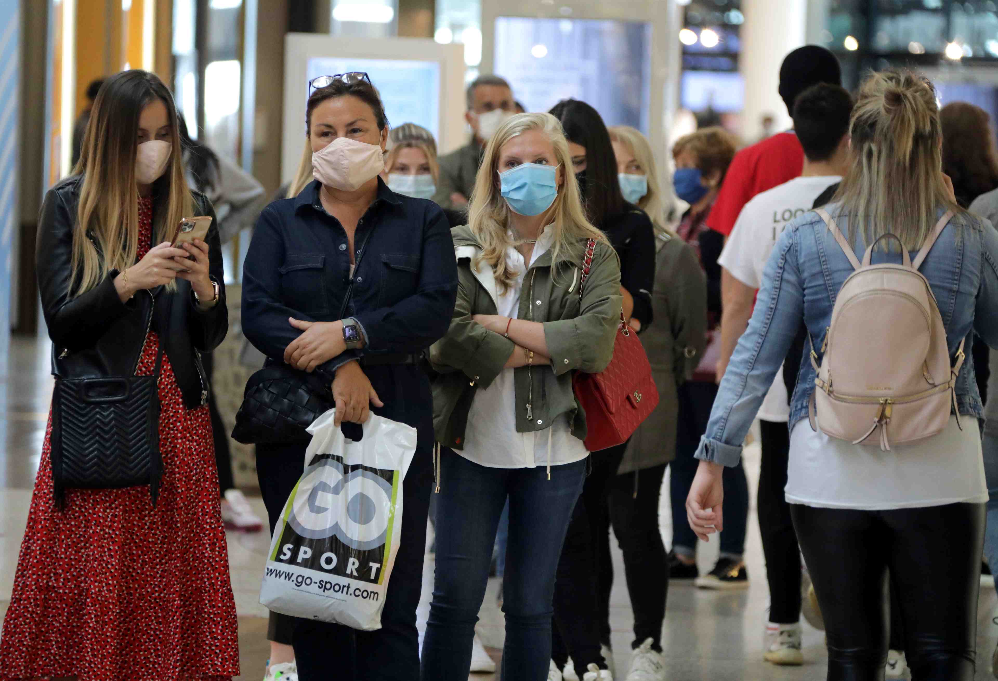 La prolongation de l'etat d'urgence validee, mais des dispositions censurees