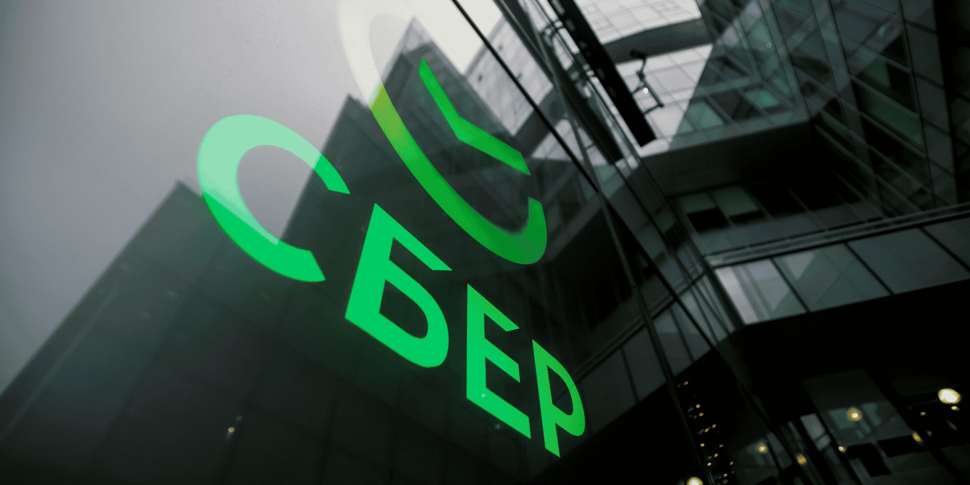 Ukraine: les sanctions ciblent les banques russes mais restent limitees