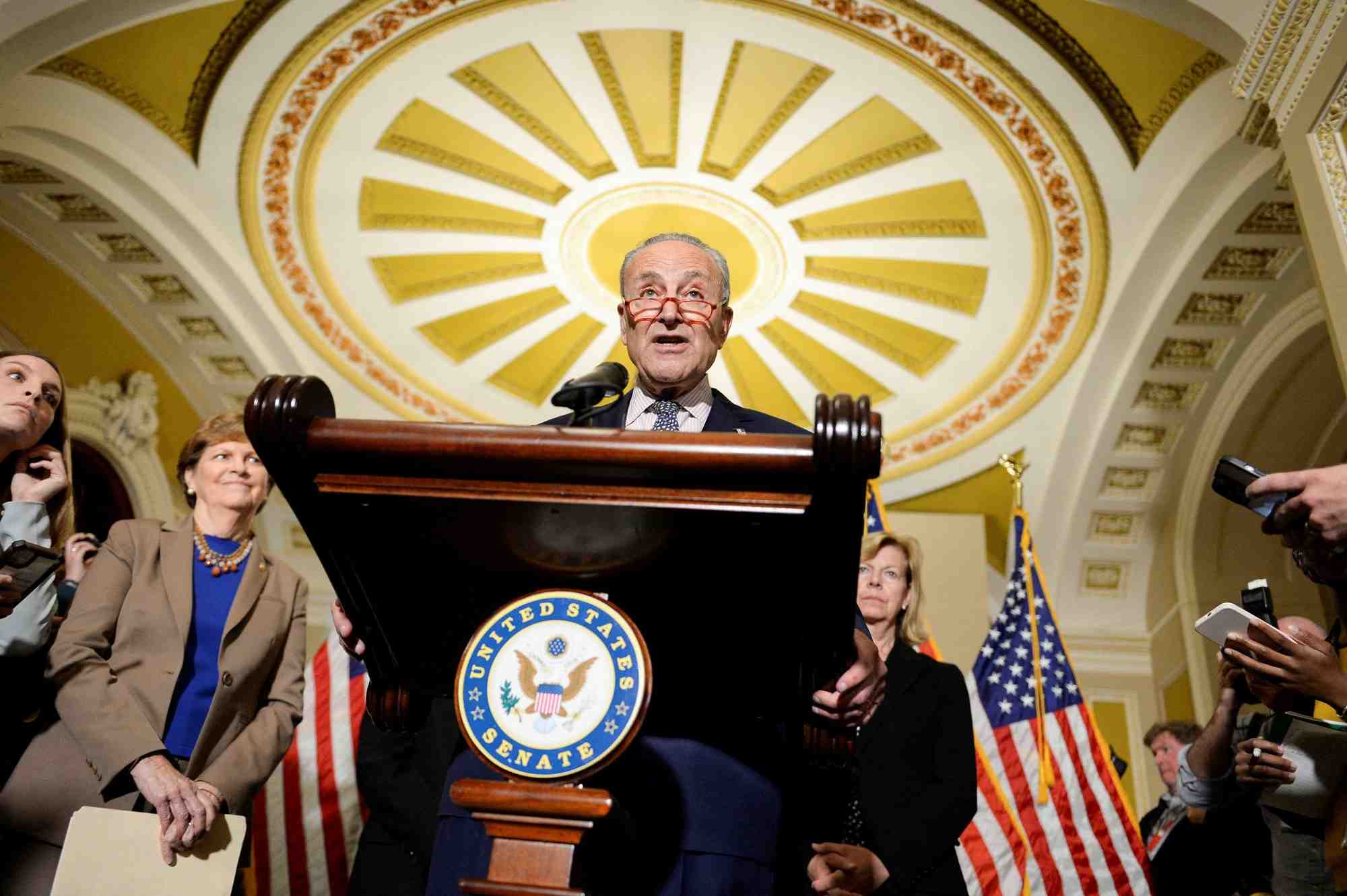 Le chef de la majorite democrate au senat americain, chuck schumer, lors d'une conference de presse au capitole