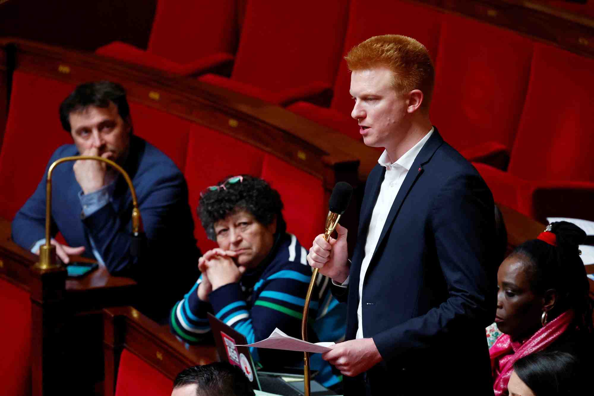 Le premier ministre francais repond aux questions du parlement a paris