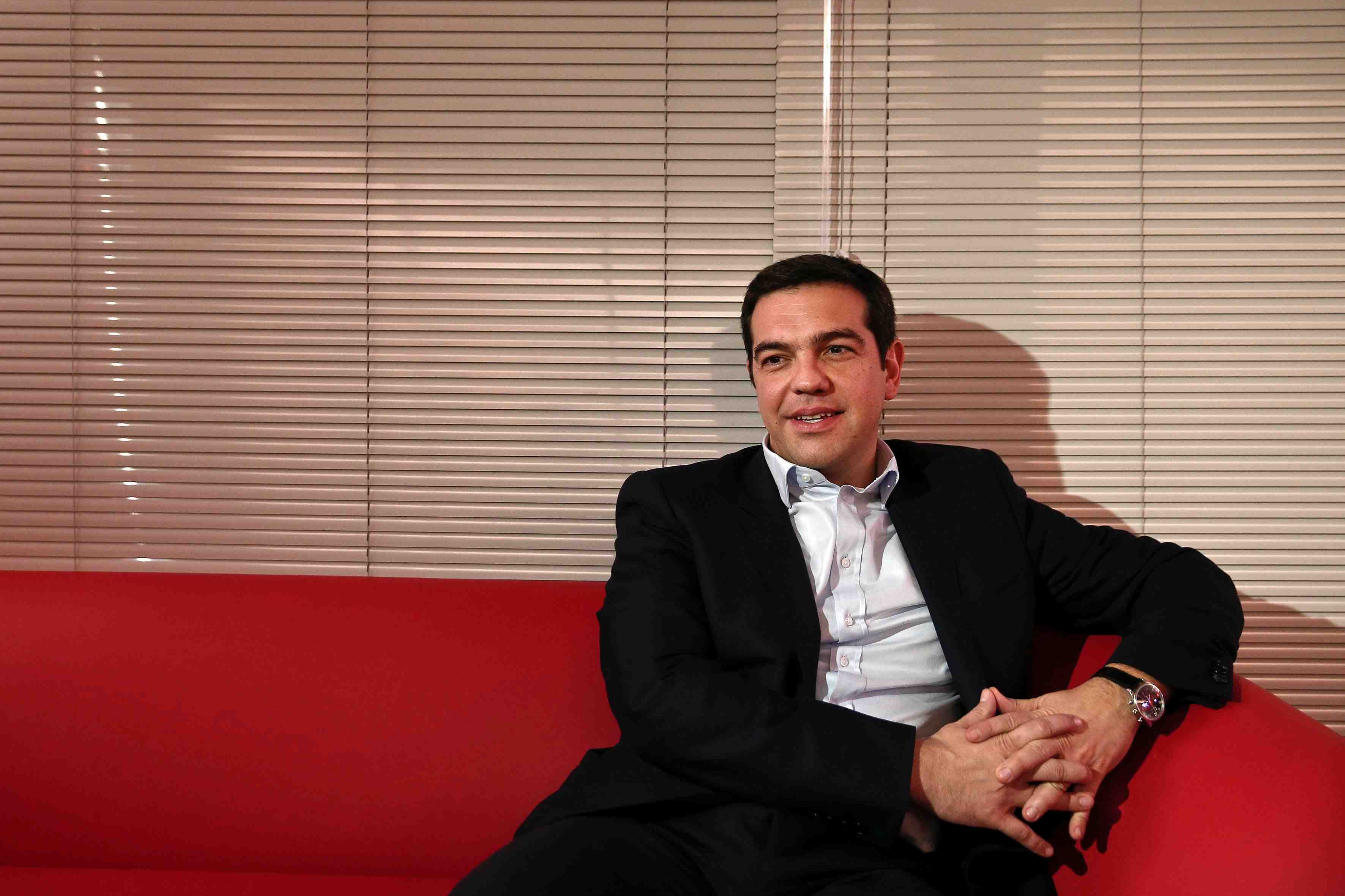 Merkel felicite tsipras, espere renforcer les liens avec athenes