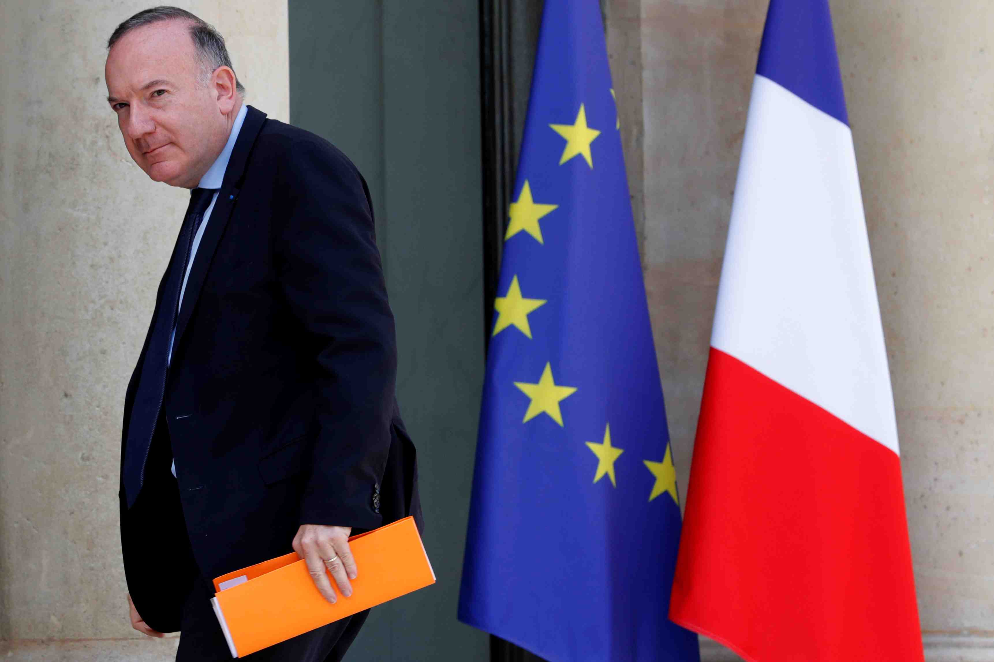 Gattaz presse macron de baisser le cout du travail et de reformer