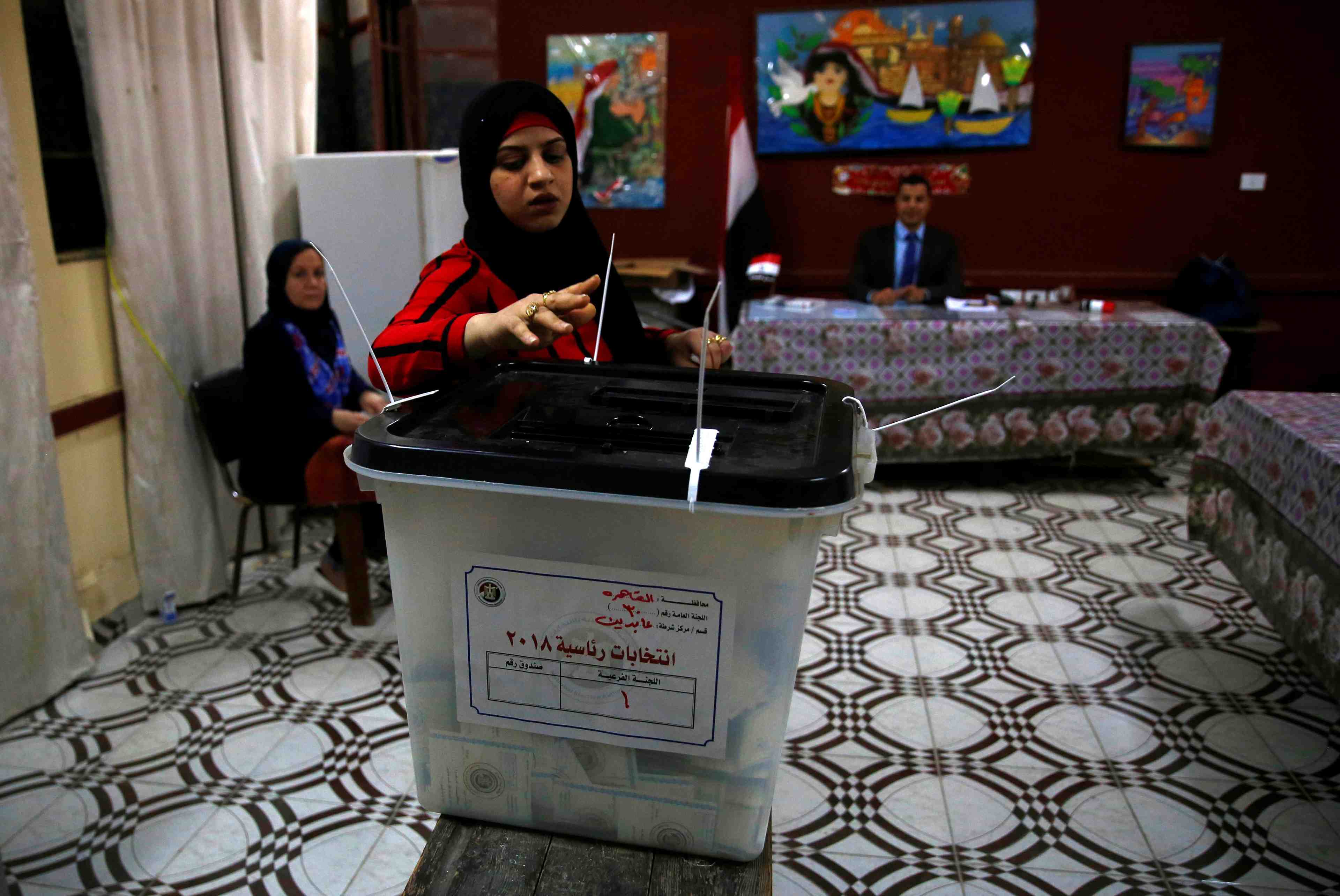 Les electeurs egyptiens incites a aller voter par divers moyens