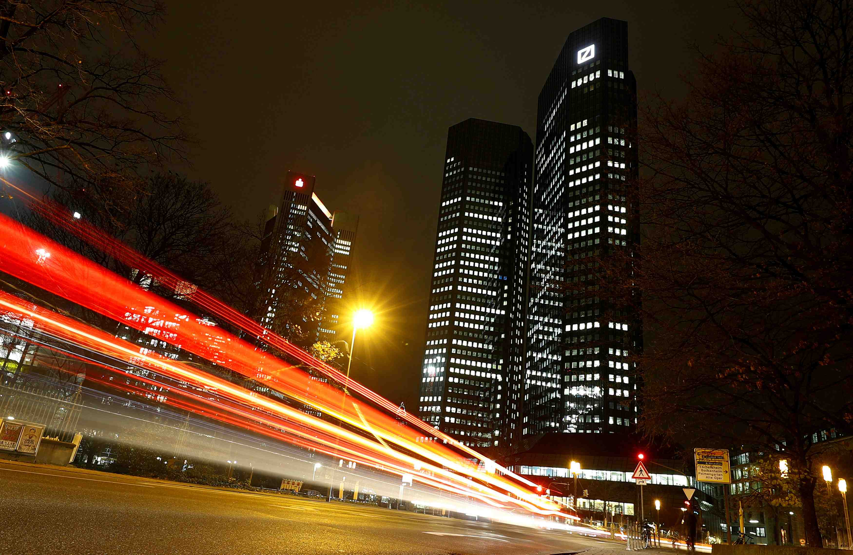 Deutsche bank est a suivre a francfort