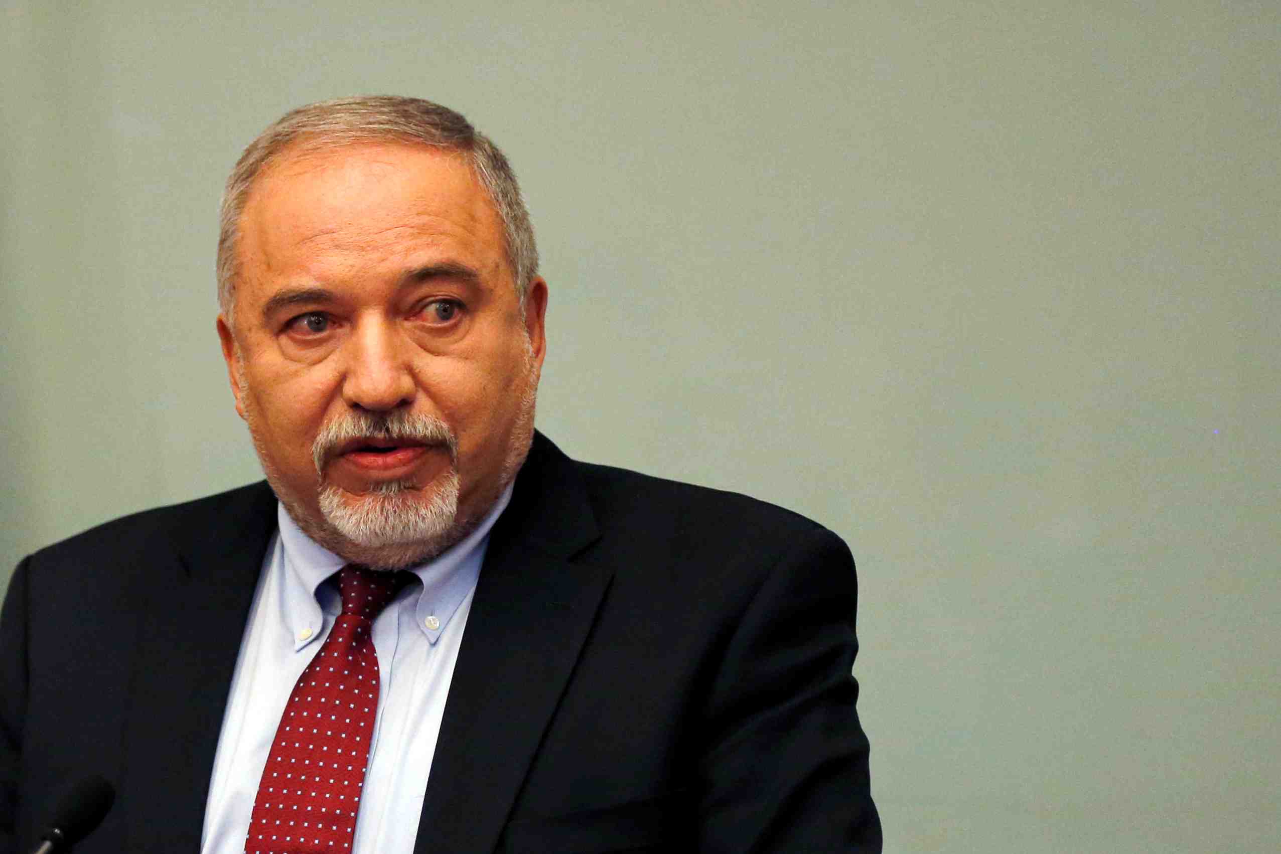 Demission du ministre israelien de la defense avigdor lieberman