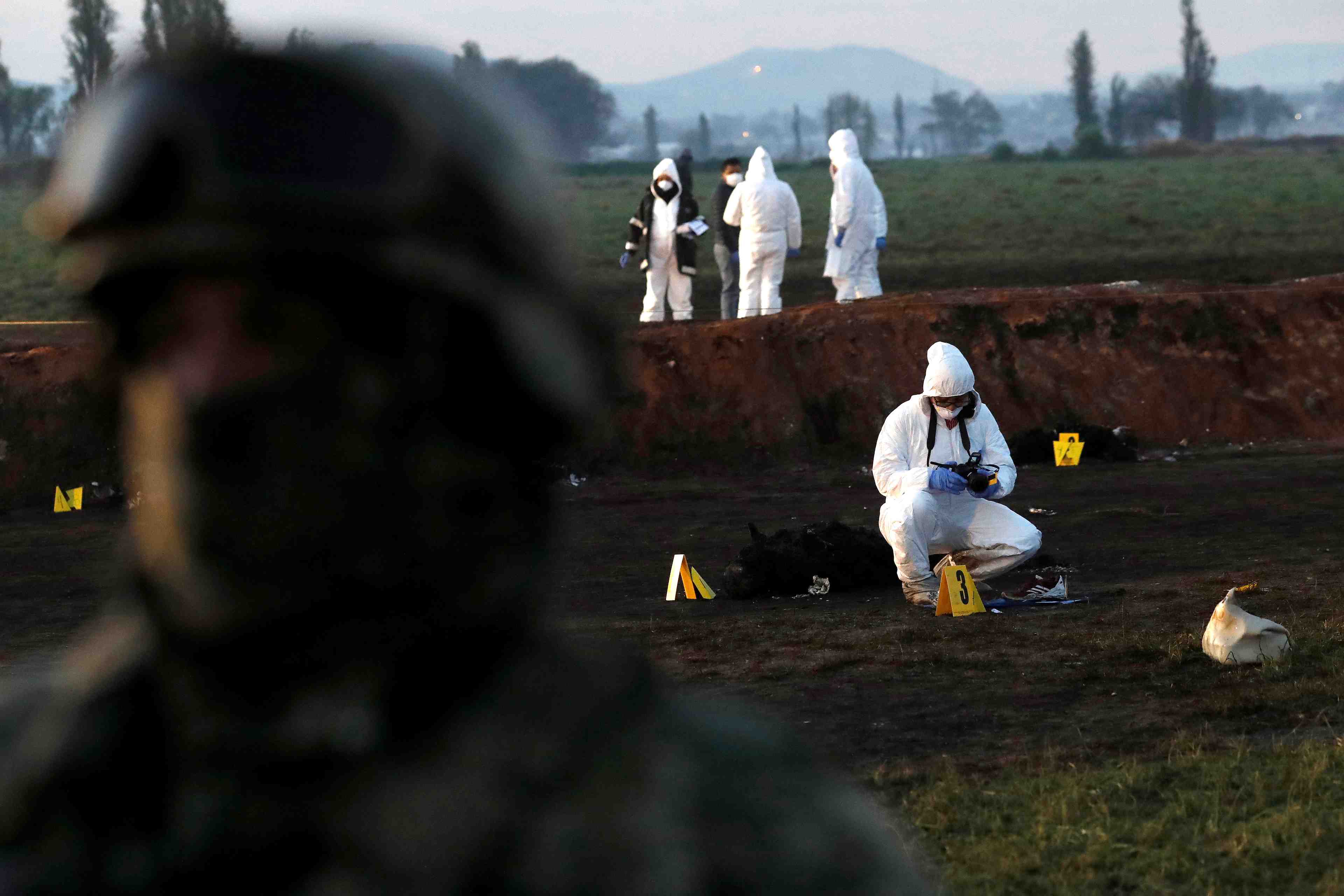 Le bilan de l'explosion d'un oleoduc au mexique porte a 96 morts