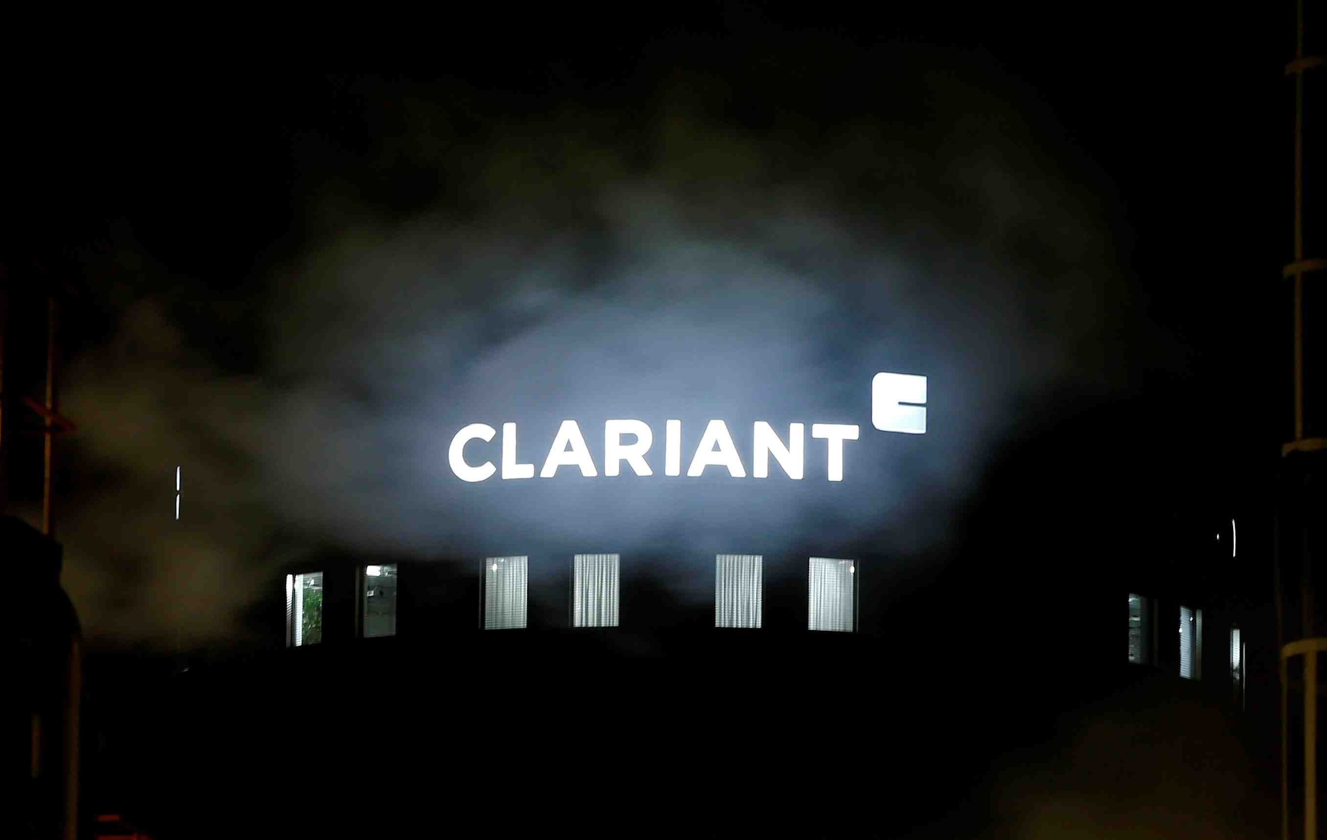 Clariant gele son projet de coentreprise avec sabic, le titre chute