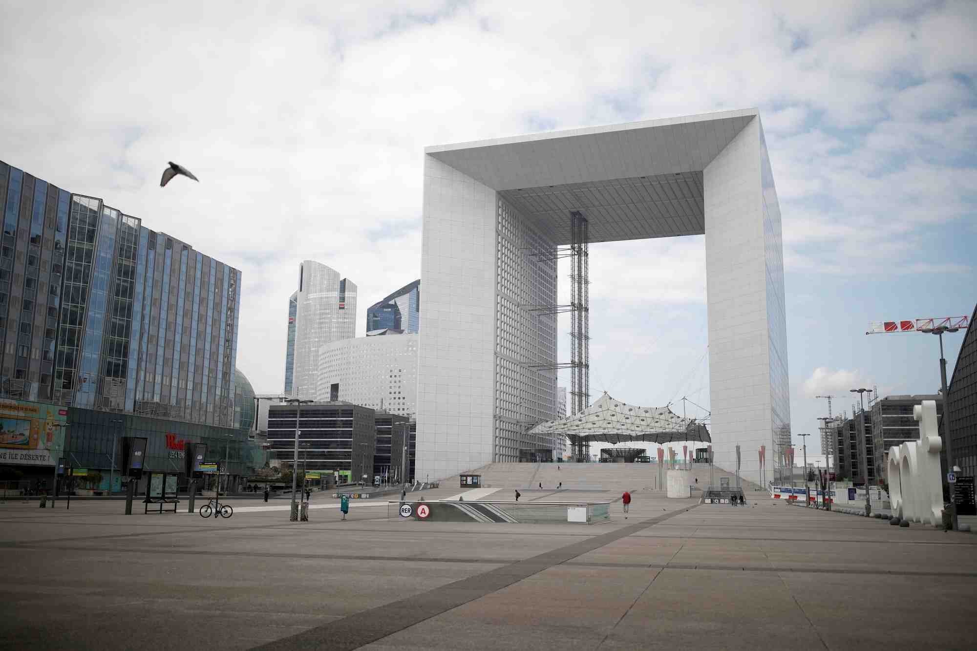Paris-La Défense, quartier d'affaires, Puteaux, Grande Arche, confinement,