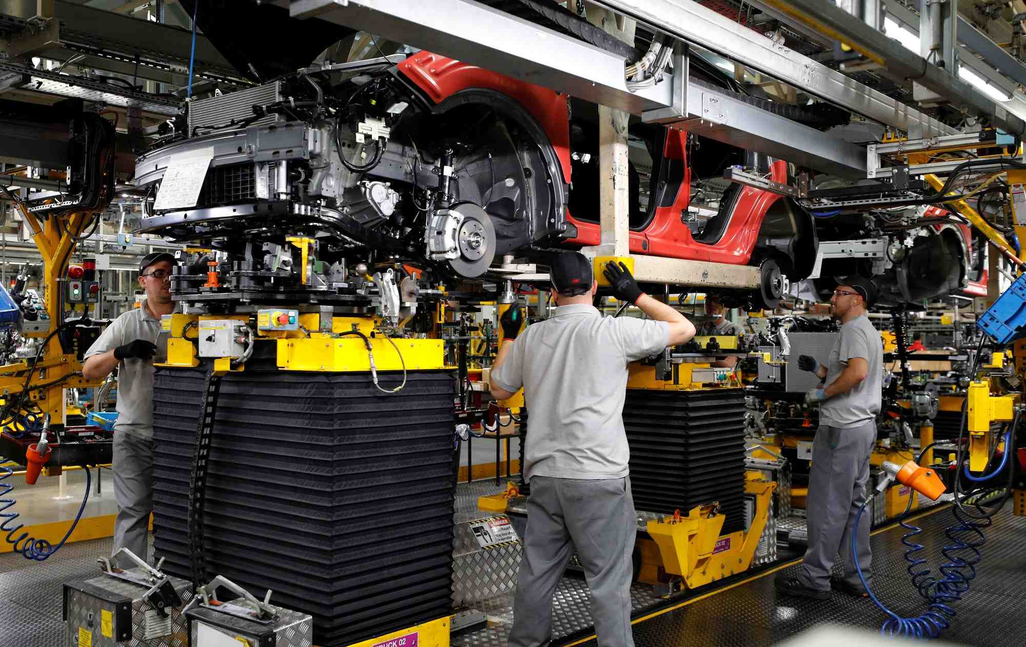 Gb: la production automobile en recul de 18% en octobre